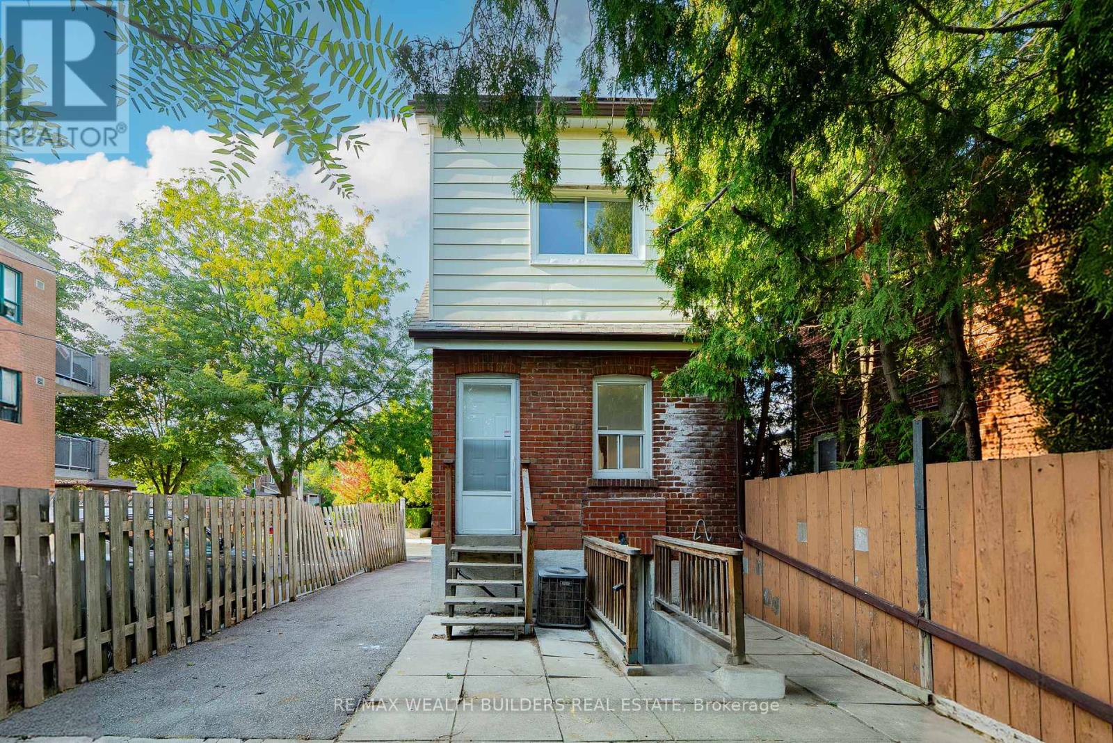 4 Greenlaw Avenue, Toronto, Ontario  M6H 3V5 - Photo 27 - W12407018