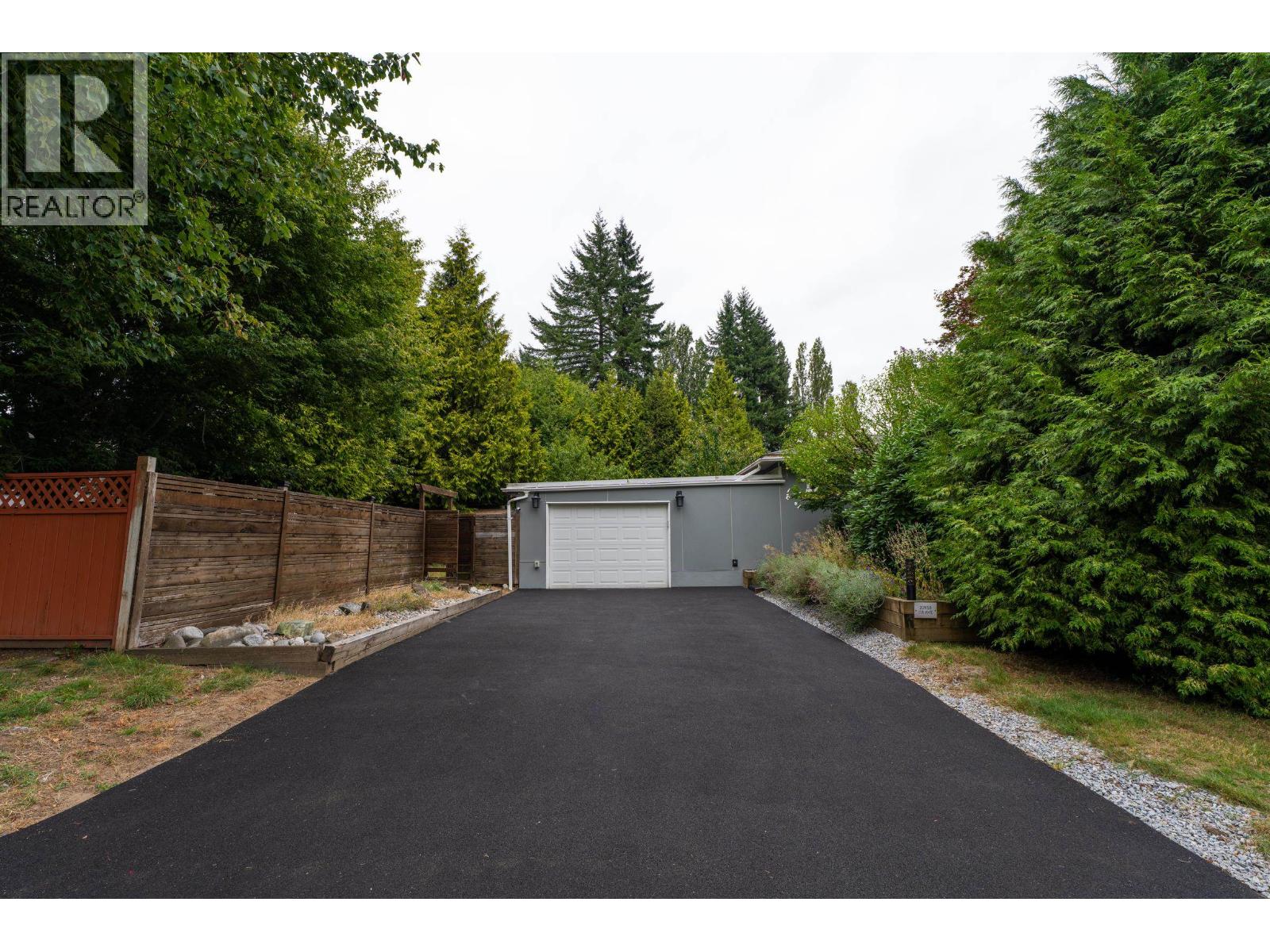 20955 118 Avenue, Maple Ridge, British Columbia  V2X 2M6 - Photo 2 - R3048345