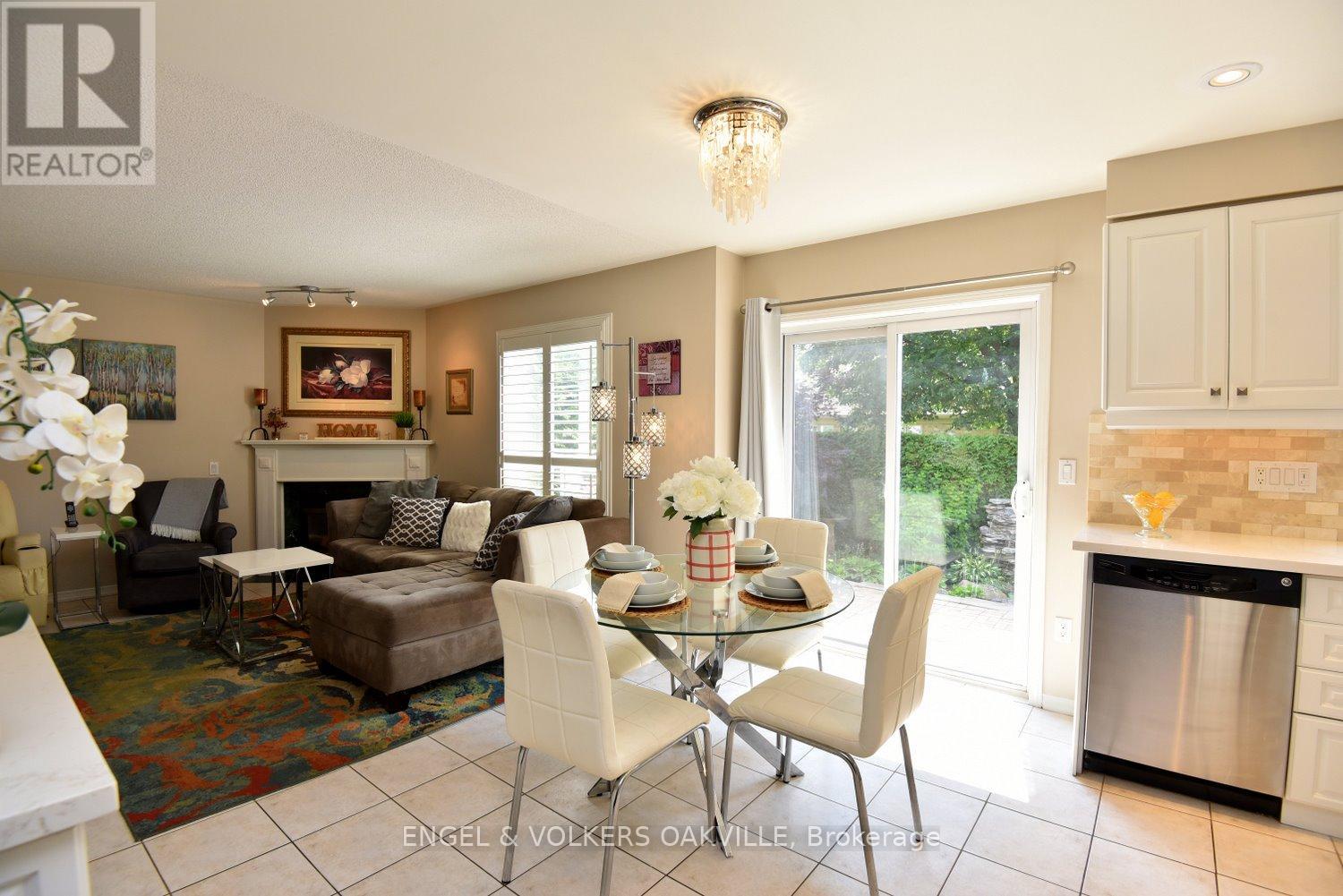 28 Waterwheel Crescent, Hamilton (Waterdown), Ontario  L9H 7B8 - Photo 11 - X12263374