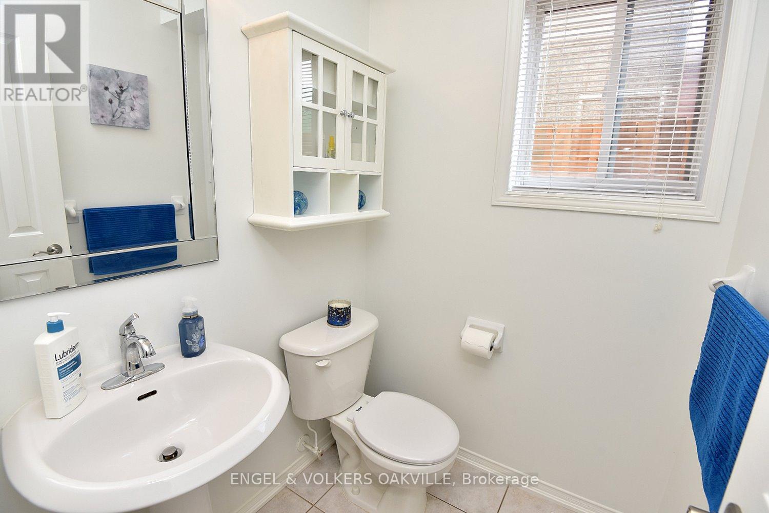 28 Waterwheel Crescent, Hamilton (Waterdown), Ontario  L9H 7B8 - Photo 13 - X12263374