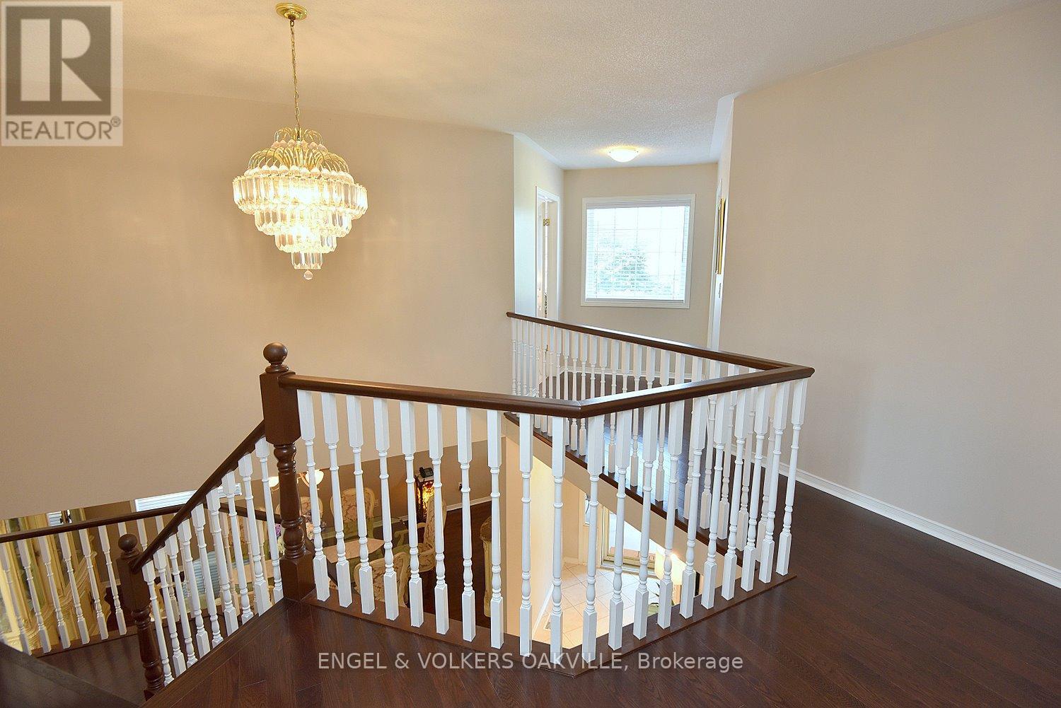 28 Waterwheel Crescent, Hamilton (Waterdown), Ontario  L9H 7B8 - Photo 15 - X12263374