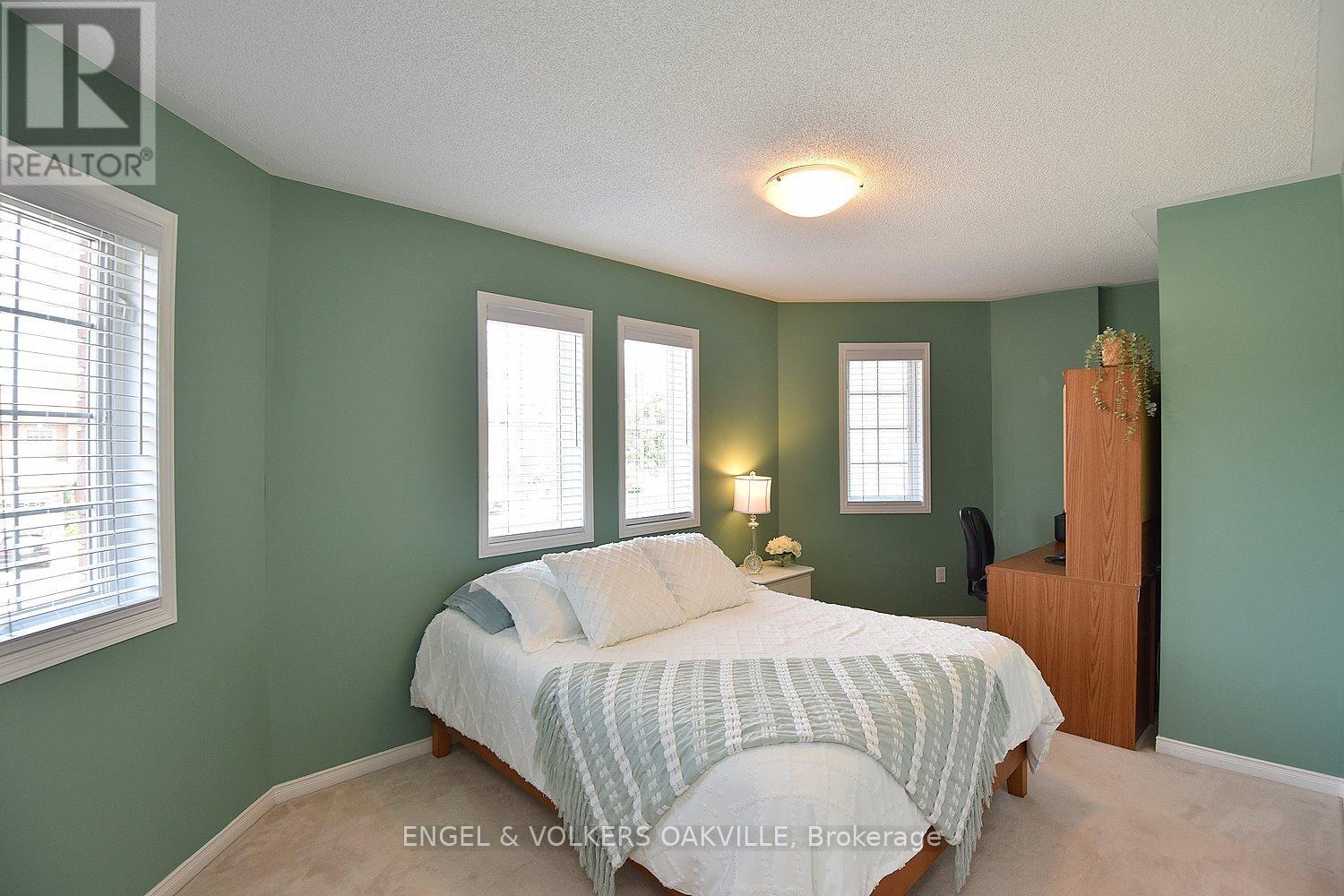 28 Waterwheel Crescent, Hamilton (Waterdown), Ontario  L9H 7B8 - Photo 21 - X12263374
