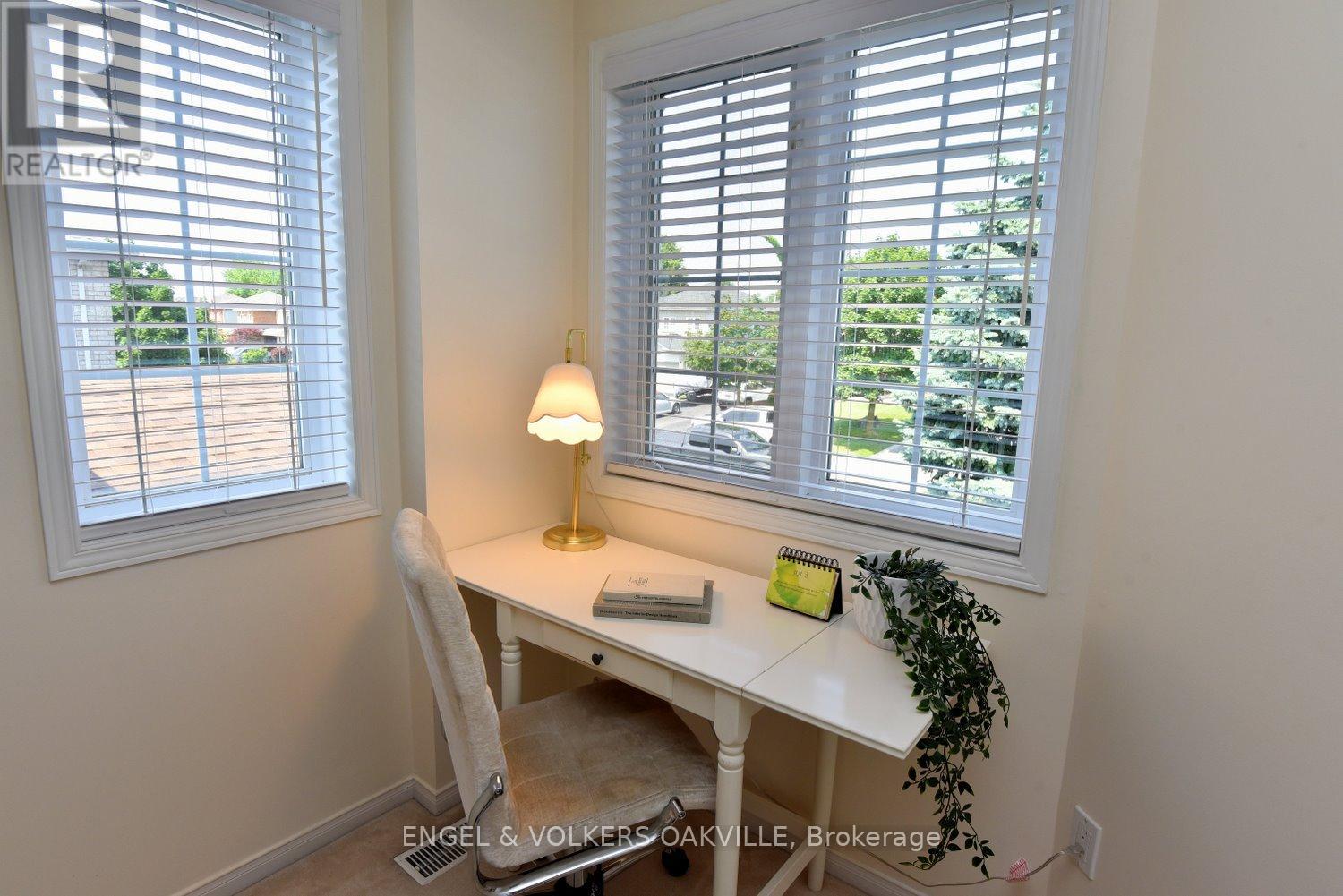 28 Waterwheel Crescent, Hamilton (Waterdown), Ontario  L9H 7B8 - Photo 22 - X12263374