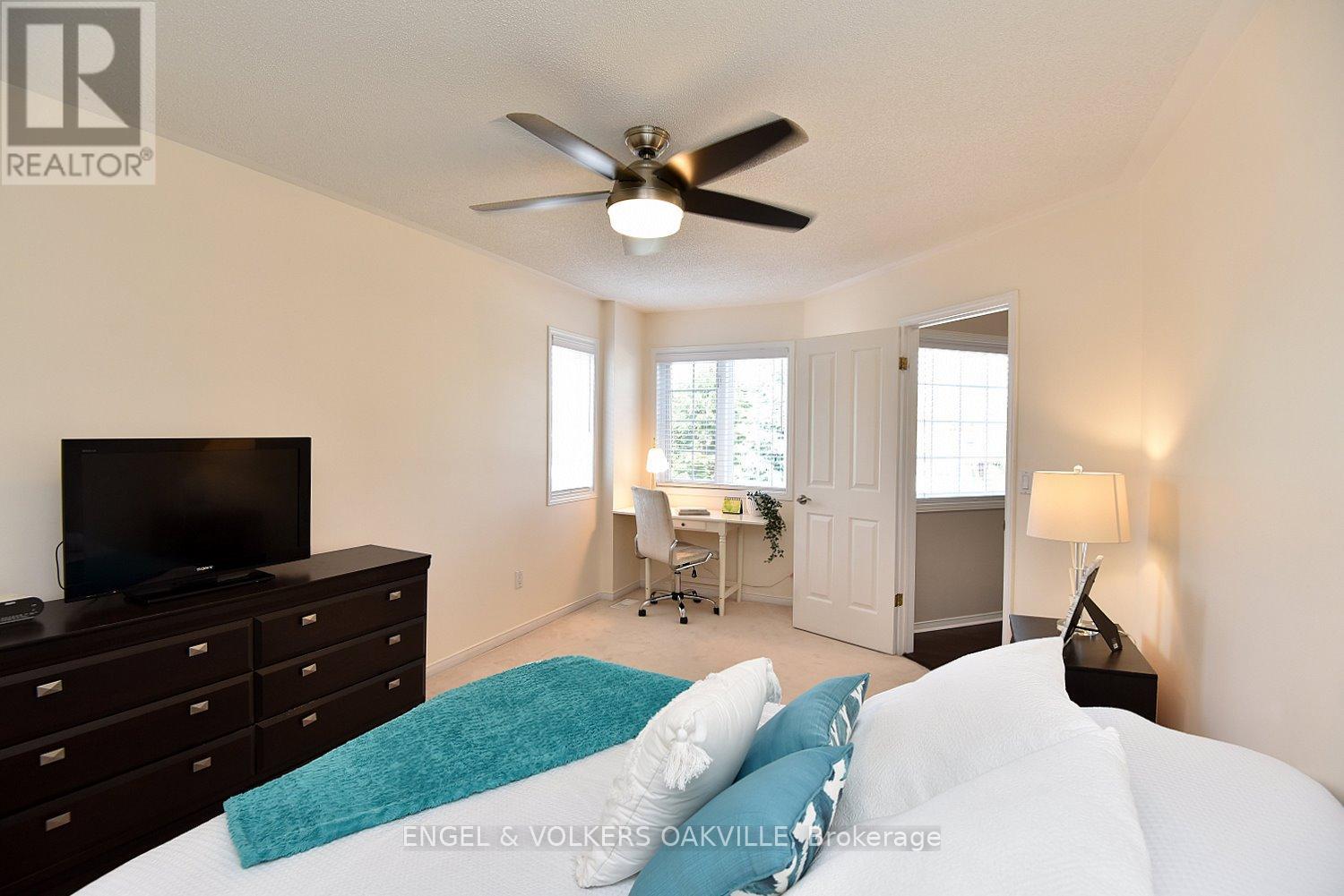 28 Waterwheel Crescent, Hamilton (Waterdown), Ontario  L9H 7B8 - Photo 23 - X12263374