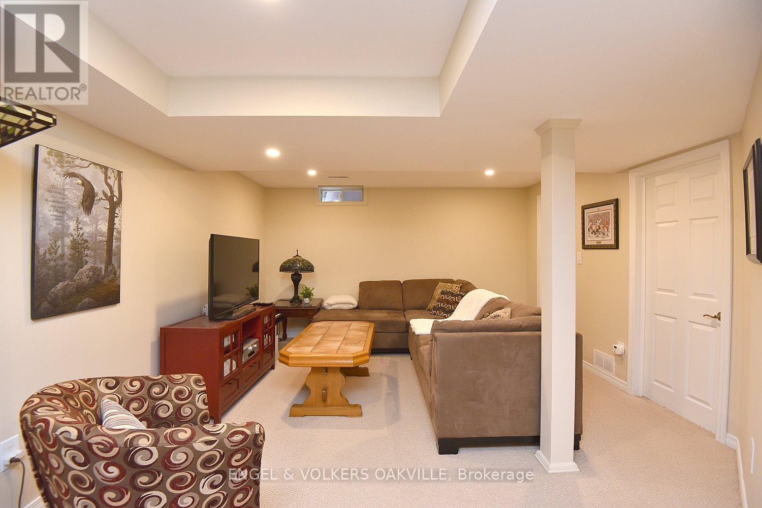 28 Waterwheel Crescent, Hamilton (Waterdown), Ontario  L9H 7B8 - Photo 27 - X12263374
