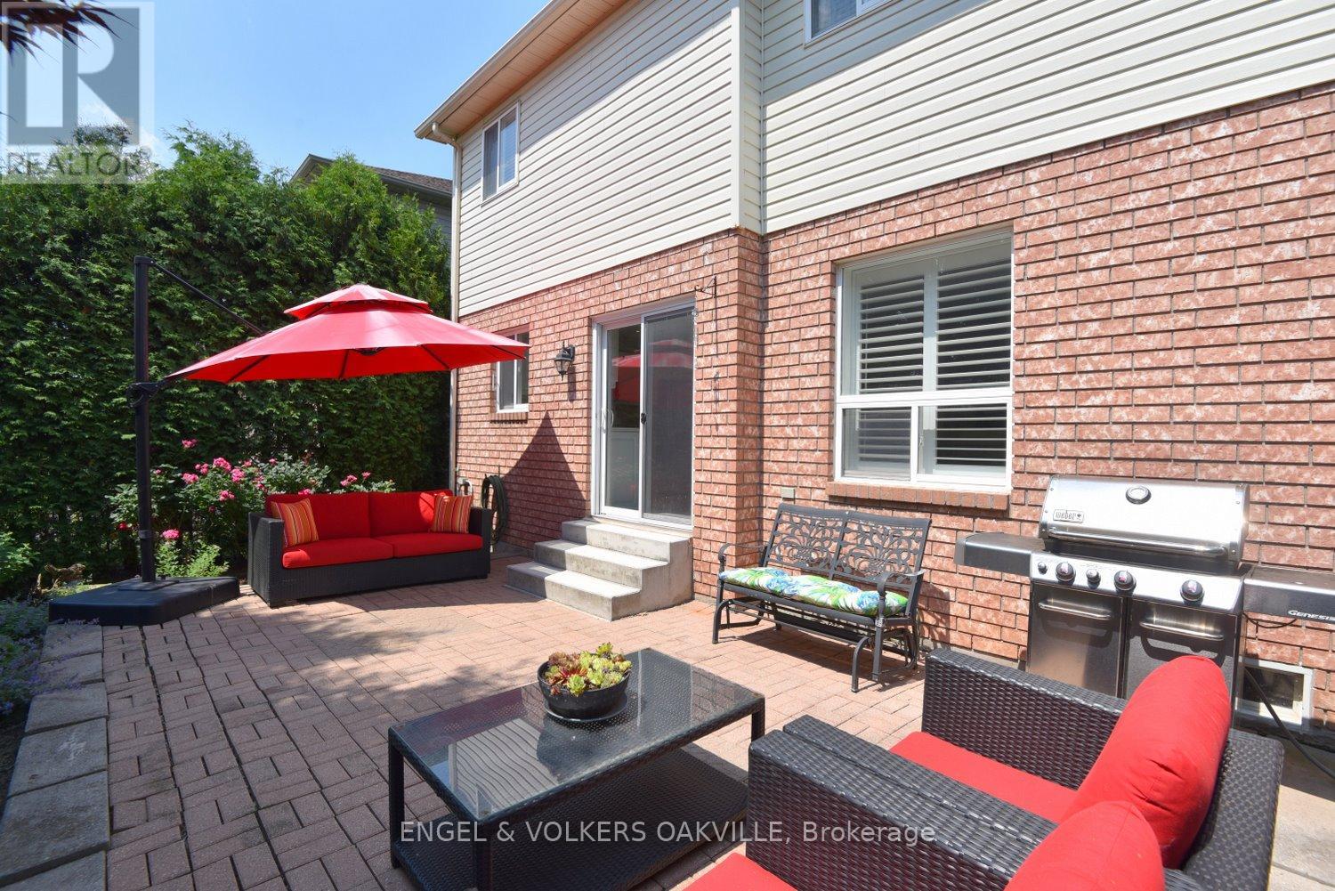 28 Waterwheel Crescent, Hamilton (Waterdown), Ontario  L9H 7B8 - Photo 32 - X12263374