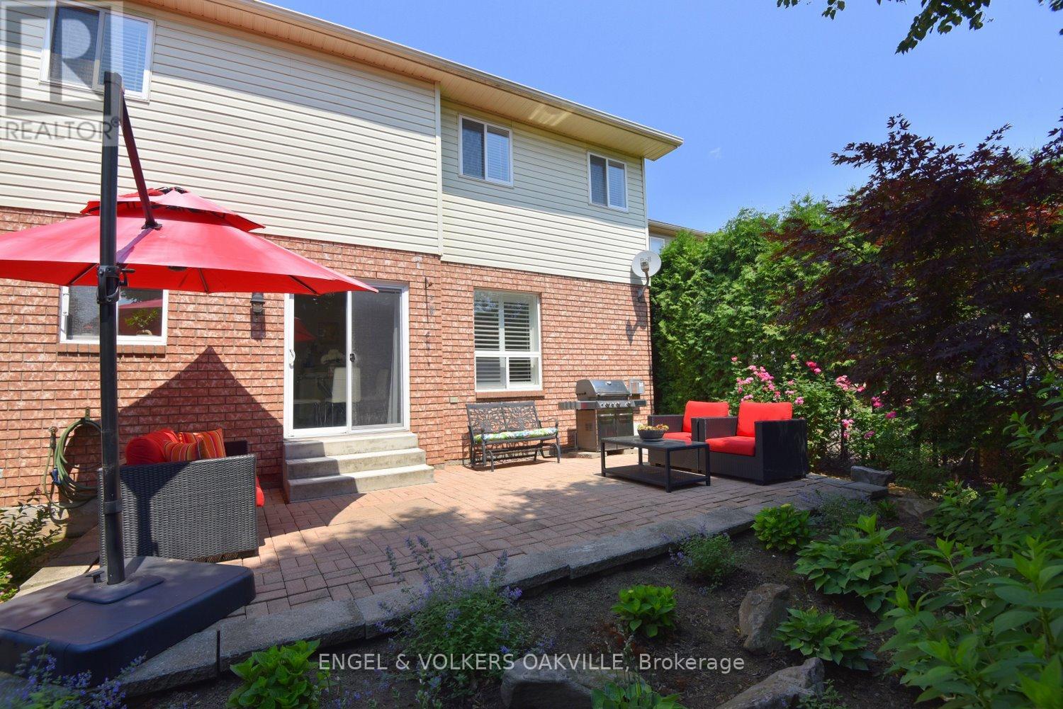 28 Waterwheel Crescent, Hamilton (Waterdown), Ontario  L9H 7B8 - Photo 33 - X12263374