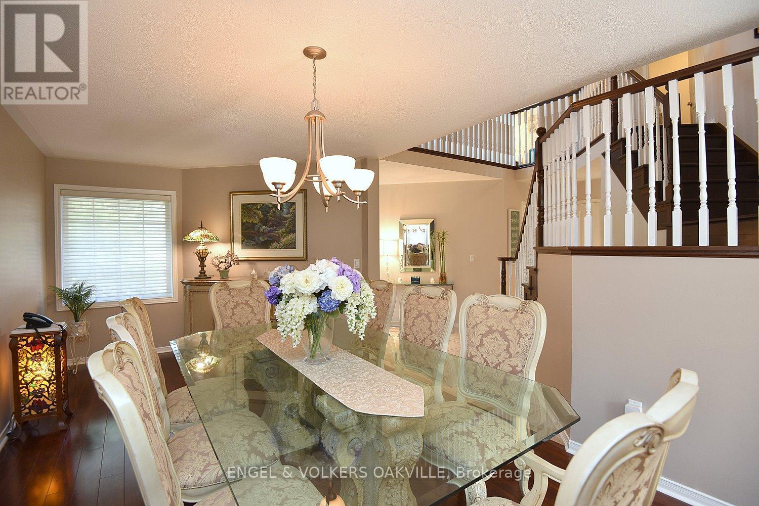 28 Waterwheel Crescent, Hamilton (Waterdown), Ontario  L9H 7B8 - Photo 6 - X12263374