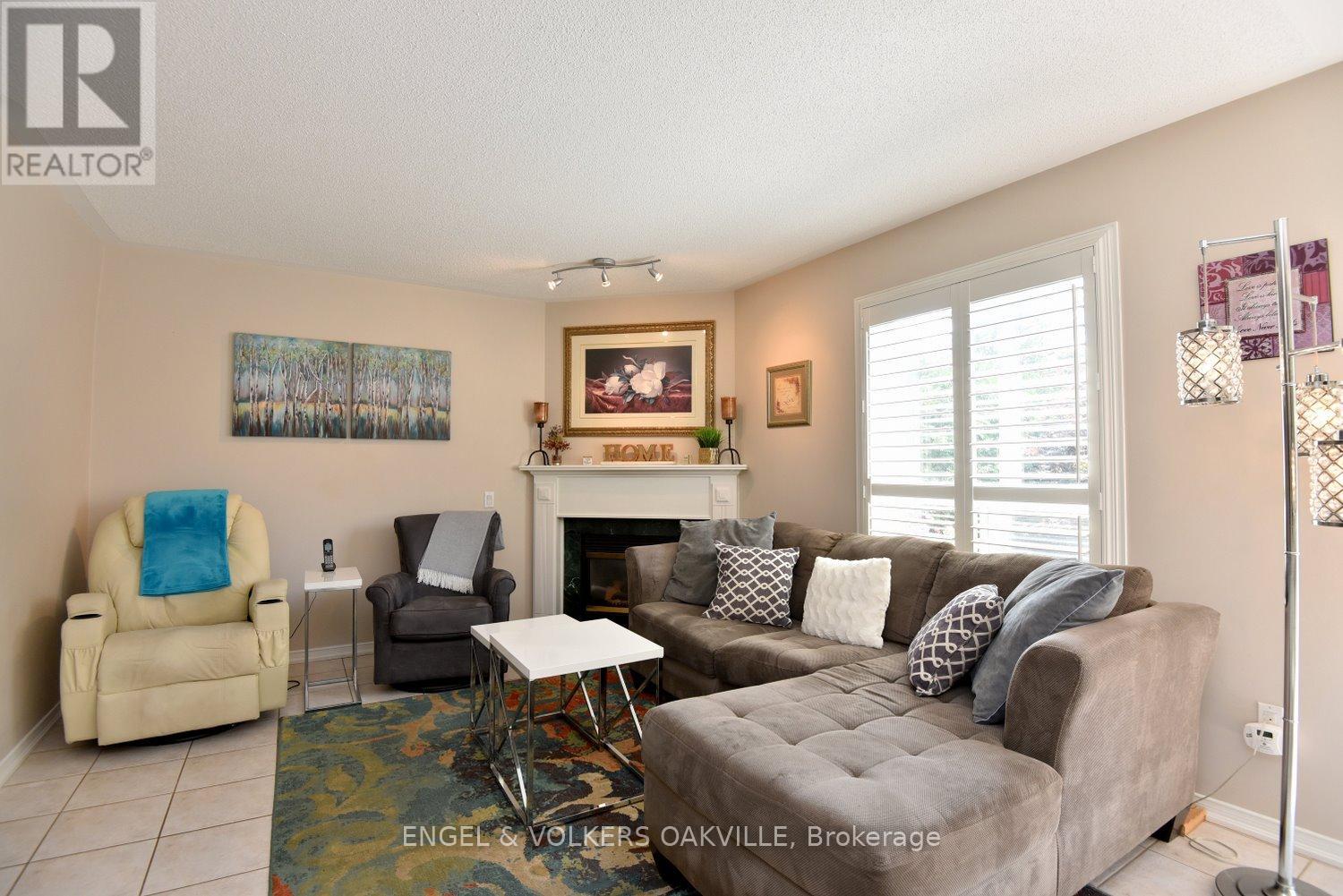 28 Waterwheel Crescent, Hamilton (Waterdown), Ontario  L9H 7B8 - Photo 8 - X12263374