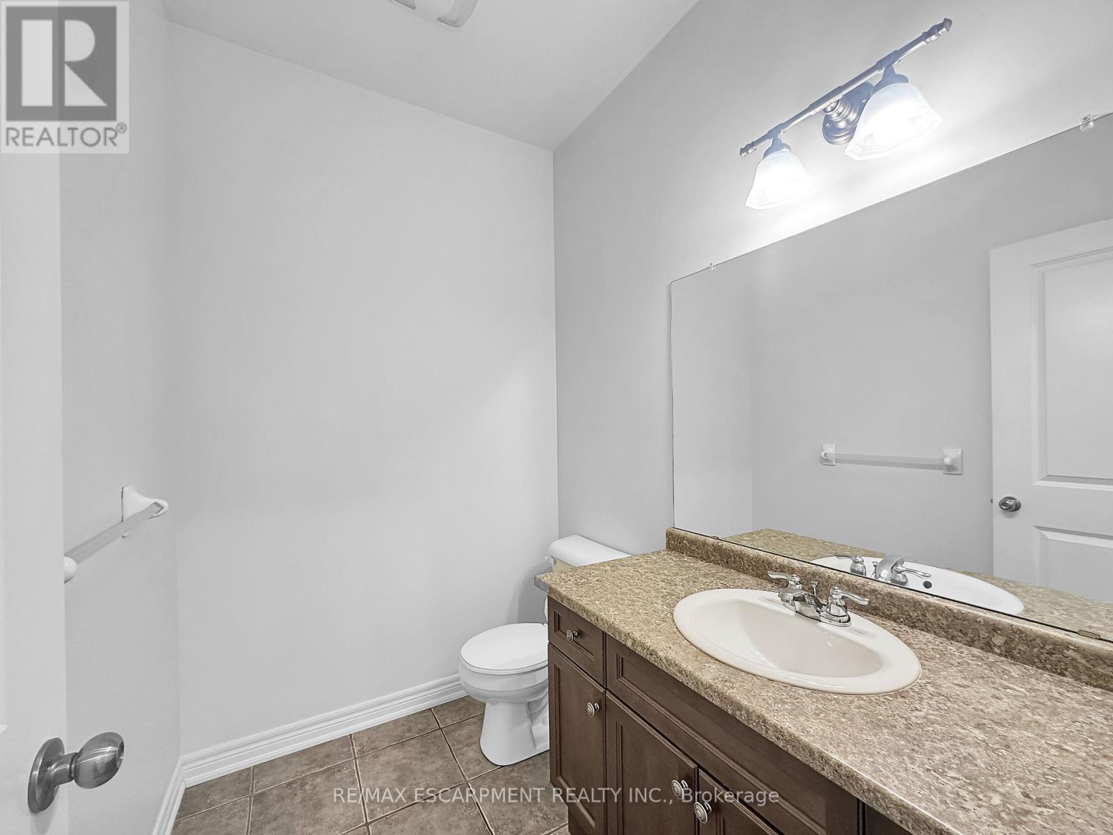 15 Iron Bridge Court, Haldimand, Ontario  N3W 0A4 - Photo 17 - X12406875