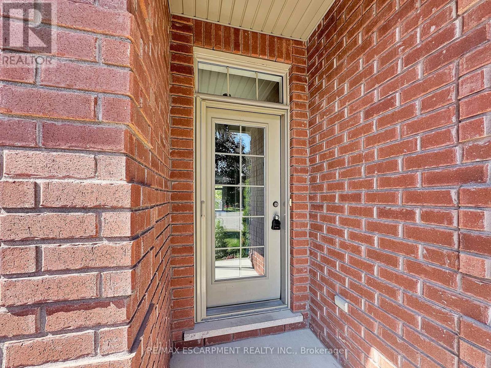 15 Iron Bridge Court, Haldimand, Ontario  N3W 0A4 - Photo 3 - X12406875