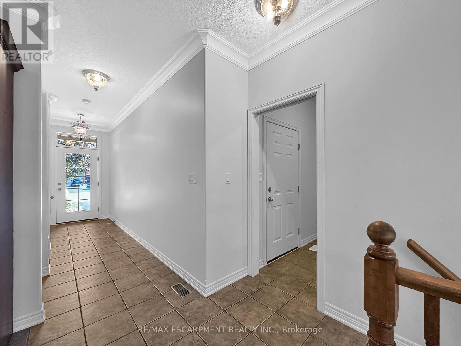 15 Iron Bridge Court, Haldimand, Ontario  N3W 0A4 - Photo 5 - X12406875
