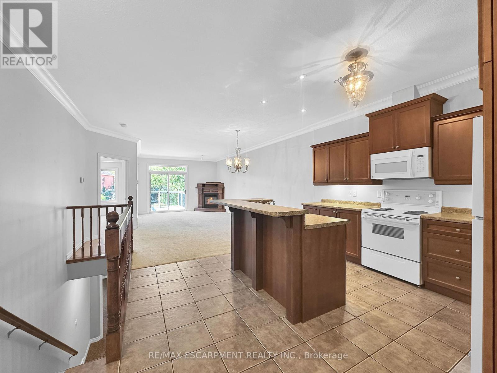 15 Iron Bridge Court, Haldimand, Ontario  N3W 0A4 - Photo 6 - X12406875