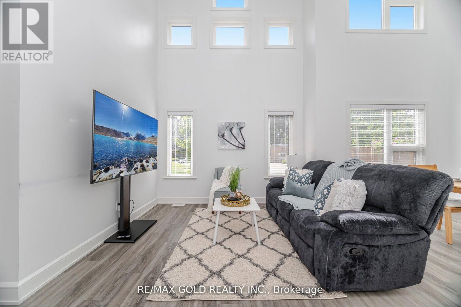1 - 110 Fergus Avenue, Kitchener, Ontario  N2K 0K9 - Photo 8 - X12407012