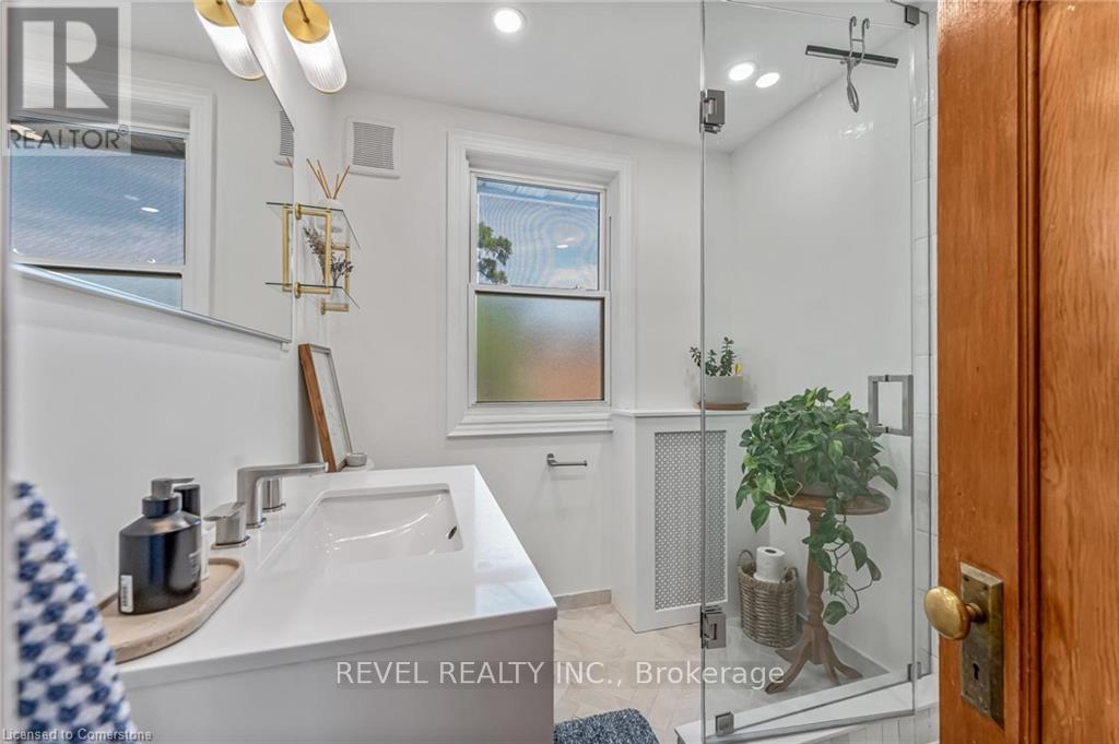 37 Burris Street, Hamilton, Ontario  L8M 2J1 - Photo 12 - X12407023