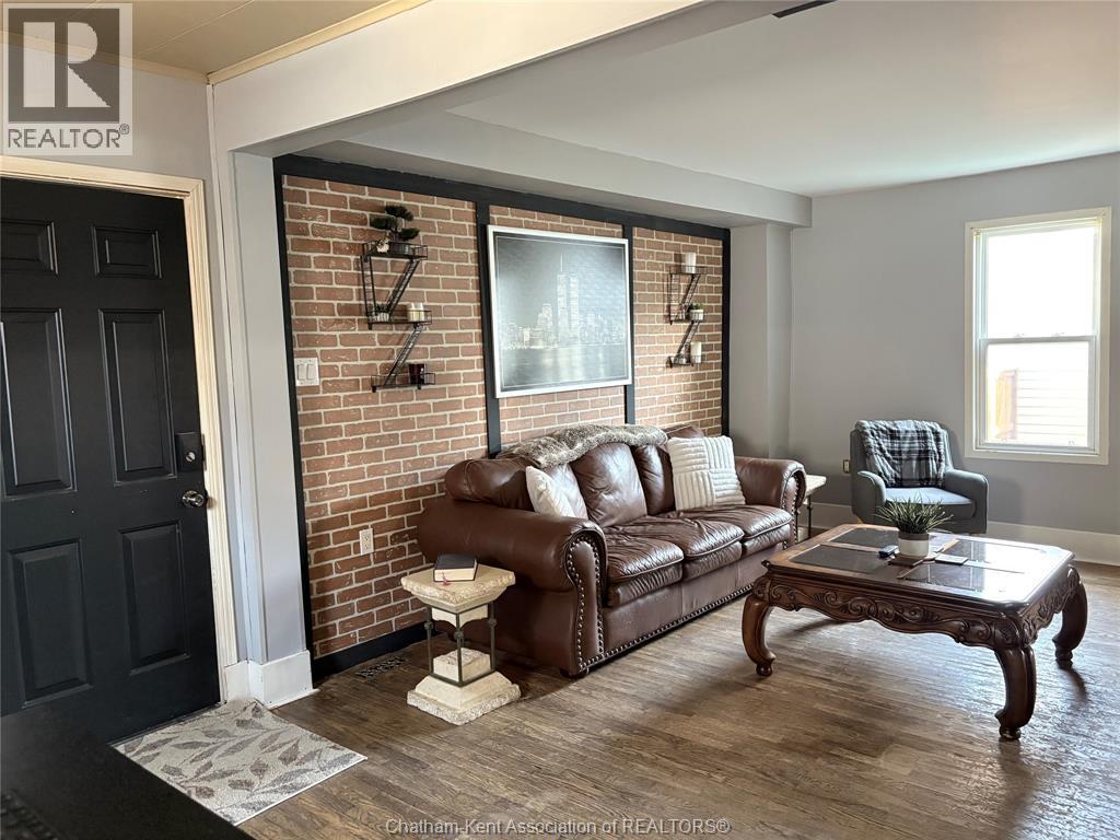 311 Gillard Street, Wallaceburg, Ontario  N8A 1N5 - Photo 5 - 25023500