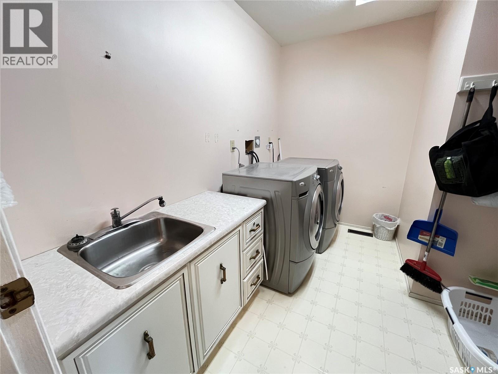 202 Hood Street, Maple Creek, Saskatchewan  S0N 1N0 - Photo 31 - SK018505