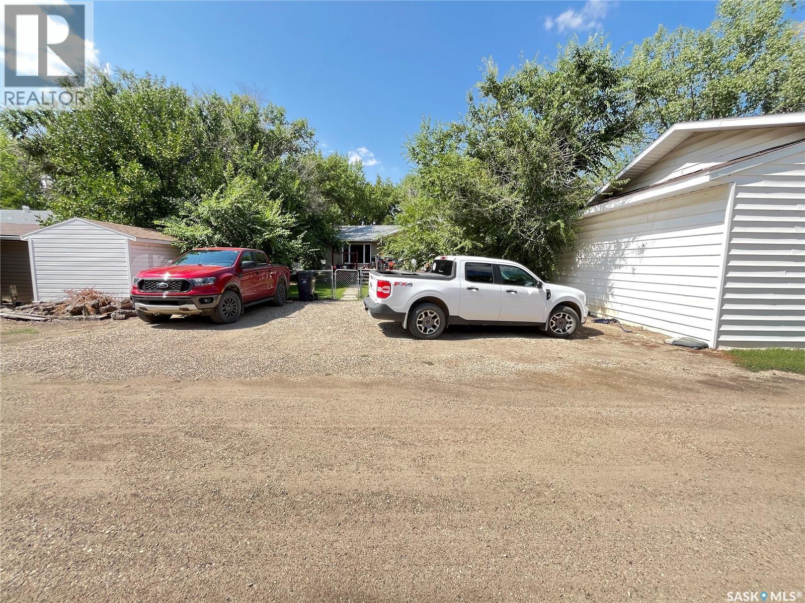 202 Hood Street, Maple Creek, Saskatchewan  S0N 1N0 - Photo 5 - SK018505