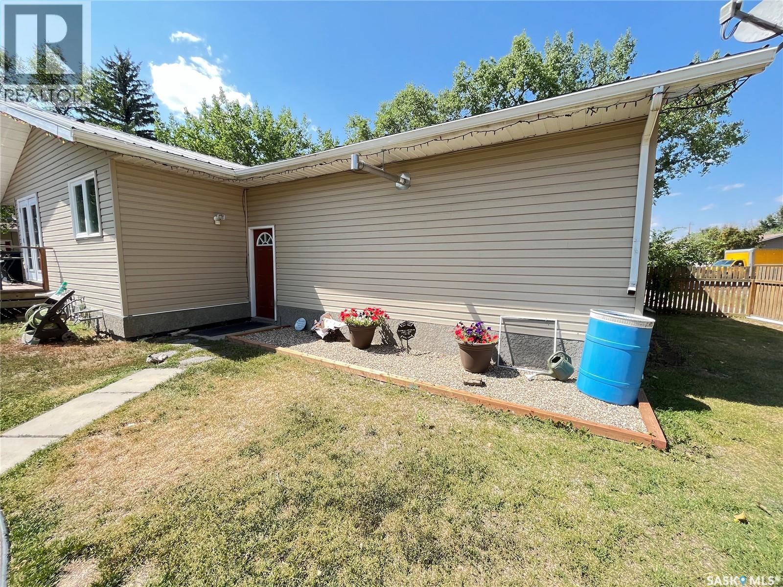 202 Hood Street, Maple Creek, Saskatchewan  S0N 1N0 - Photo 8 - SK018505