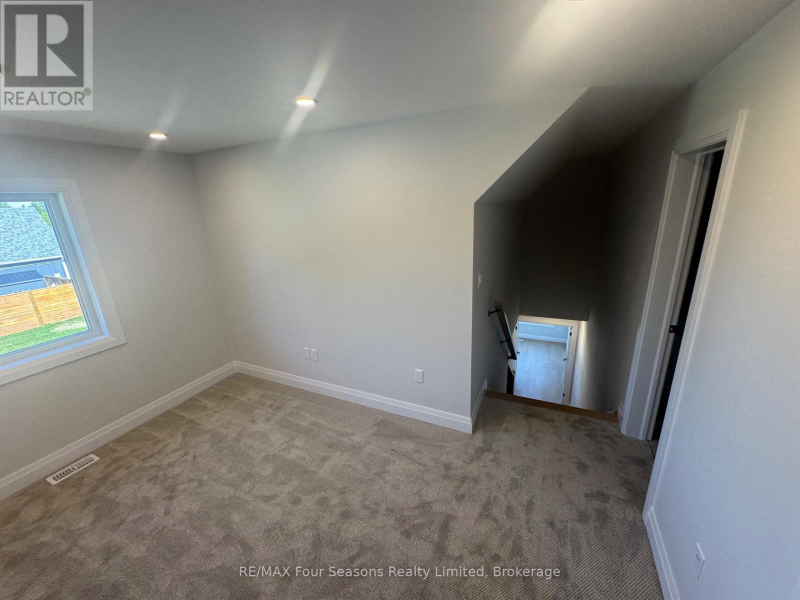 3 Boynton Court, Blue Mountains, Ontario  N0H 2P0 - Photo 18 - X12088457