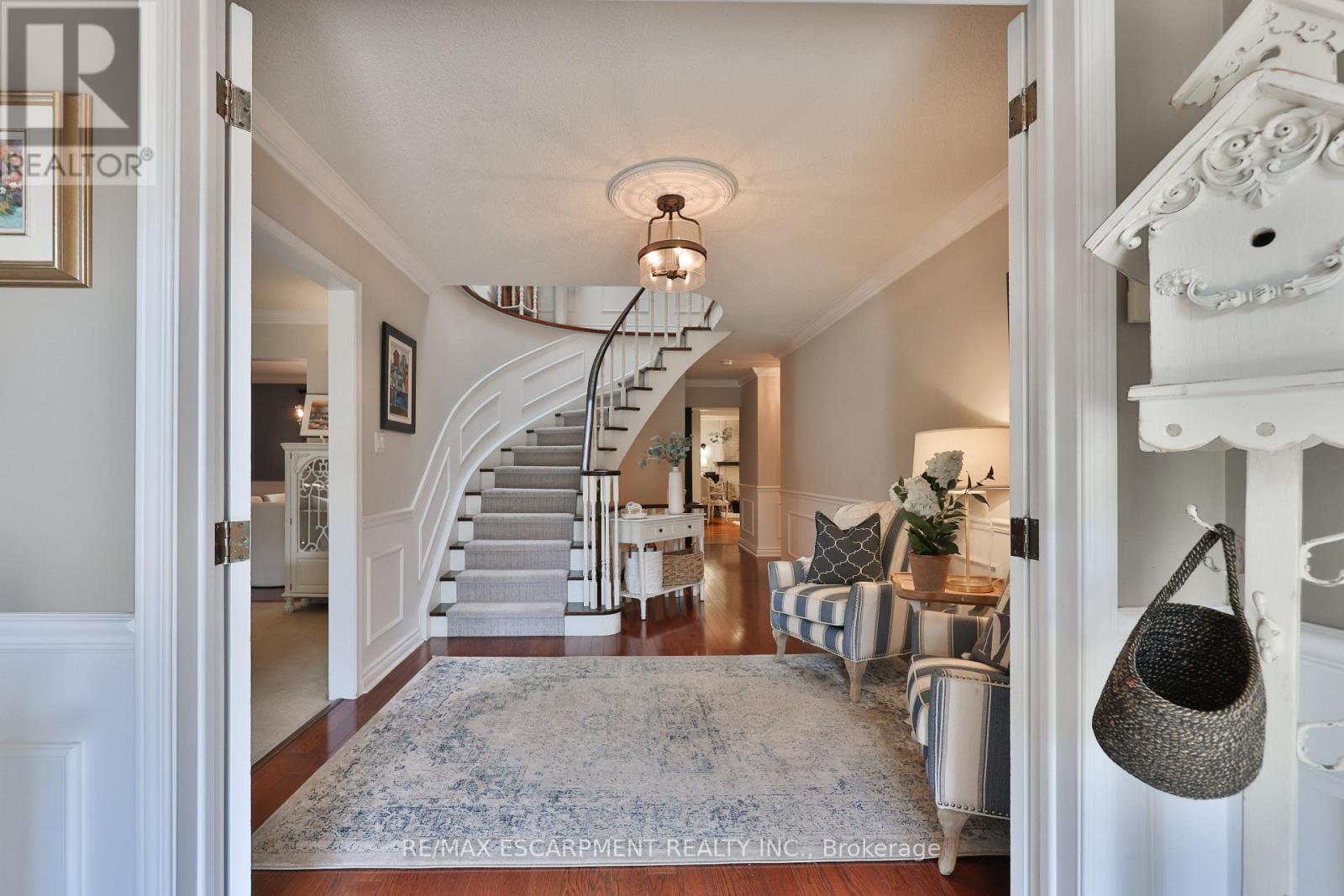 3555 Kingbird Court, Mississauga (Erin Mills), Ontario  L5L 2P9 - Photo 4 - W12381707
