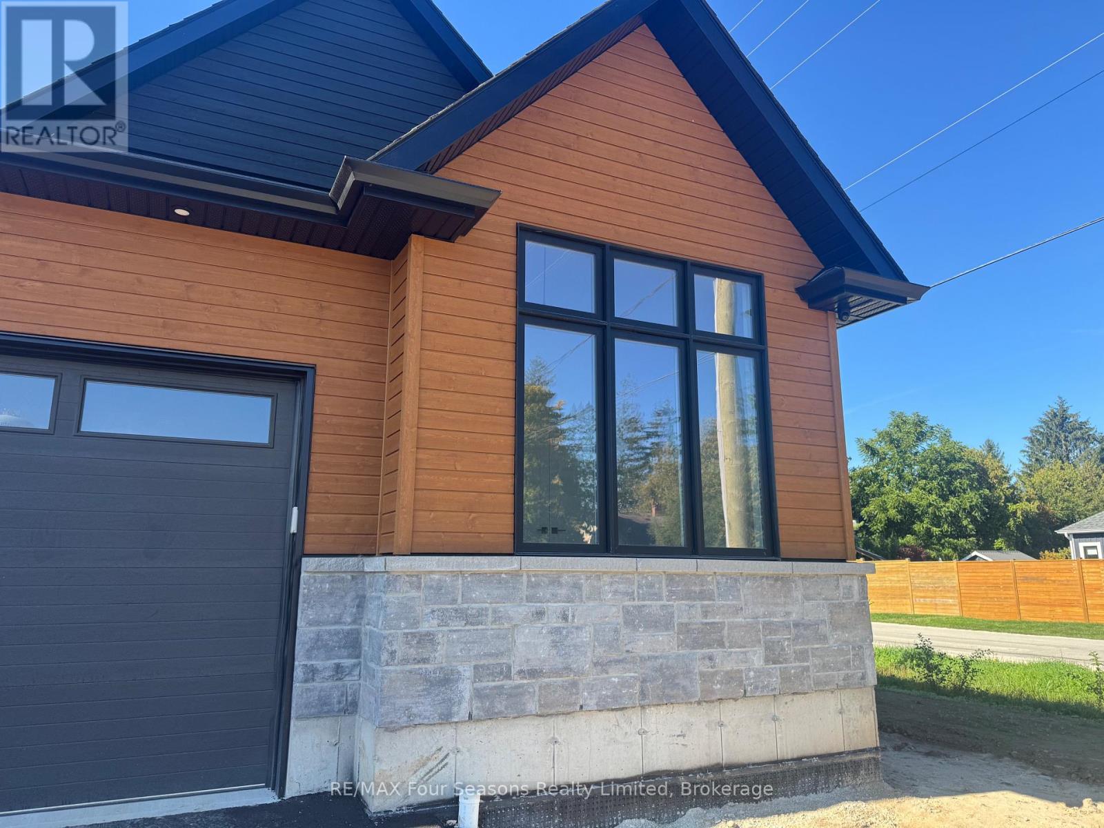 3 Boynton Court, Blue Mountains, Ontario  N0H 2P0 - Photo 2 - X12088457