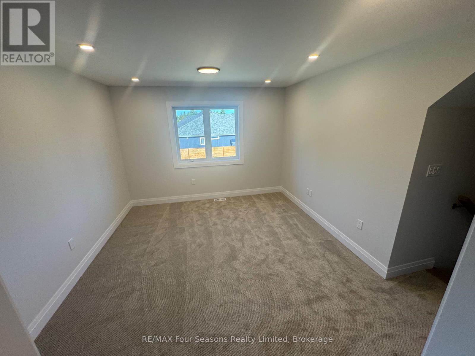 3 Boynton Court, Blue Mountains, Ontario  N0H 2P0 - Photo 17 - X12088457