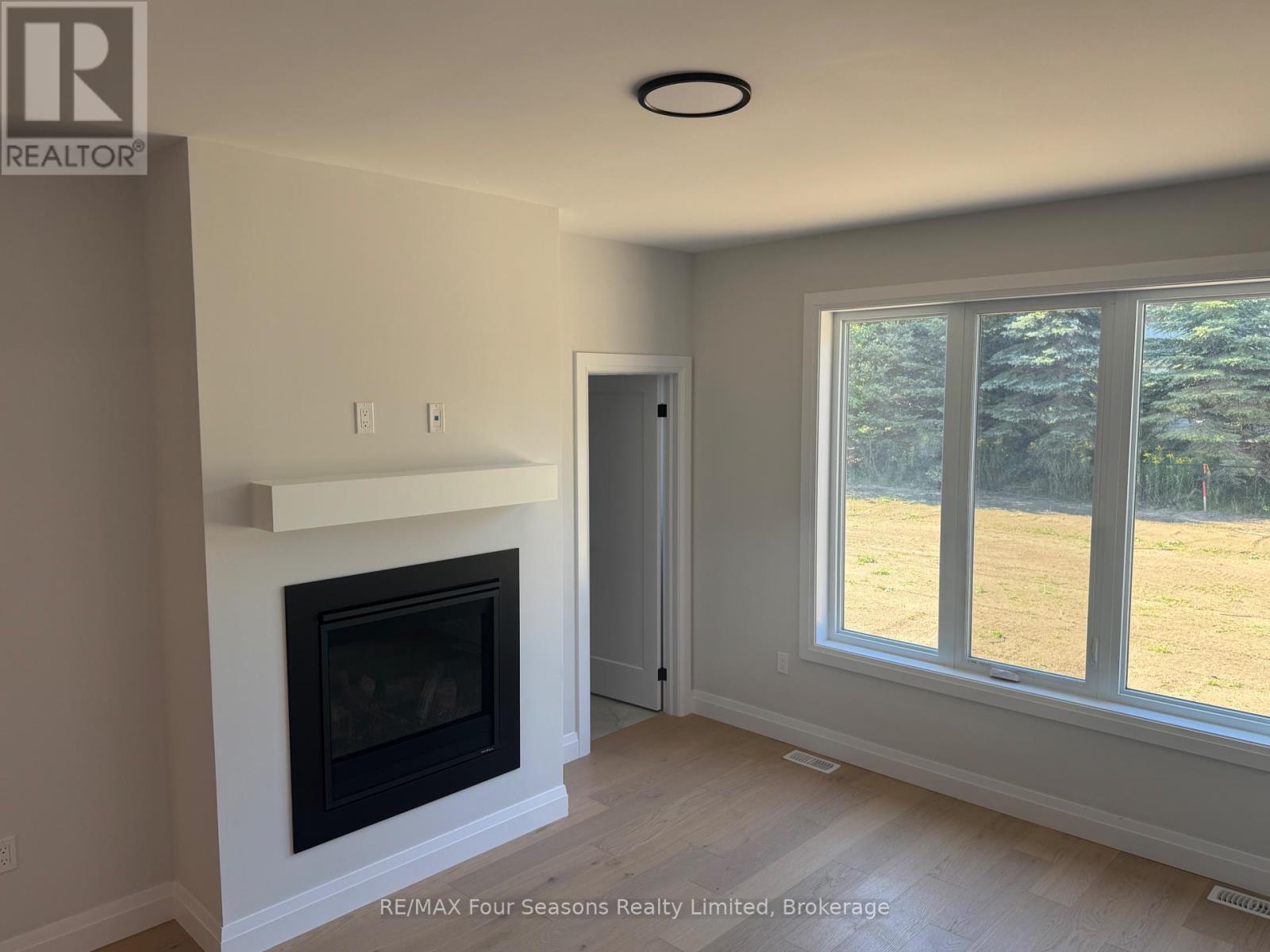 3 Boynton Court, Blue Mountains, Ontario  N0H 2P0 - Photo 5 - X12088457