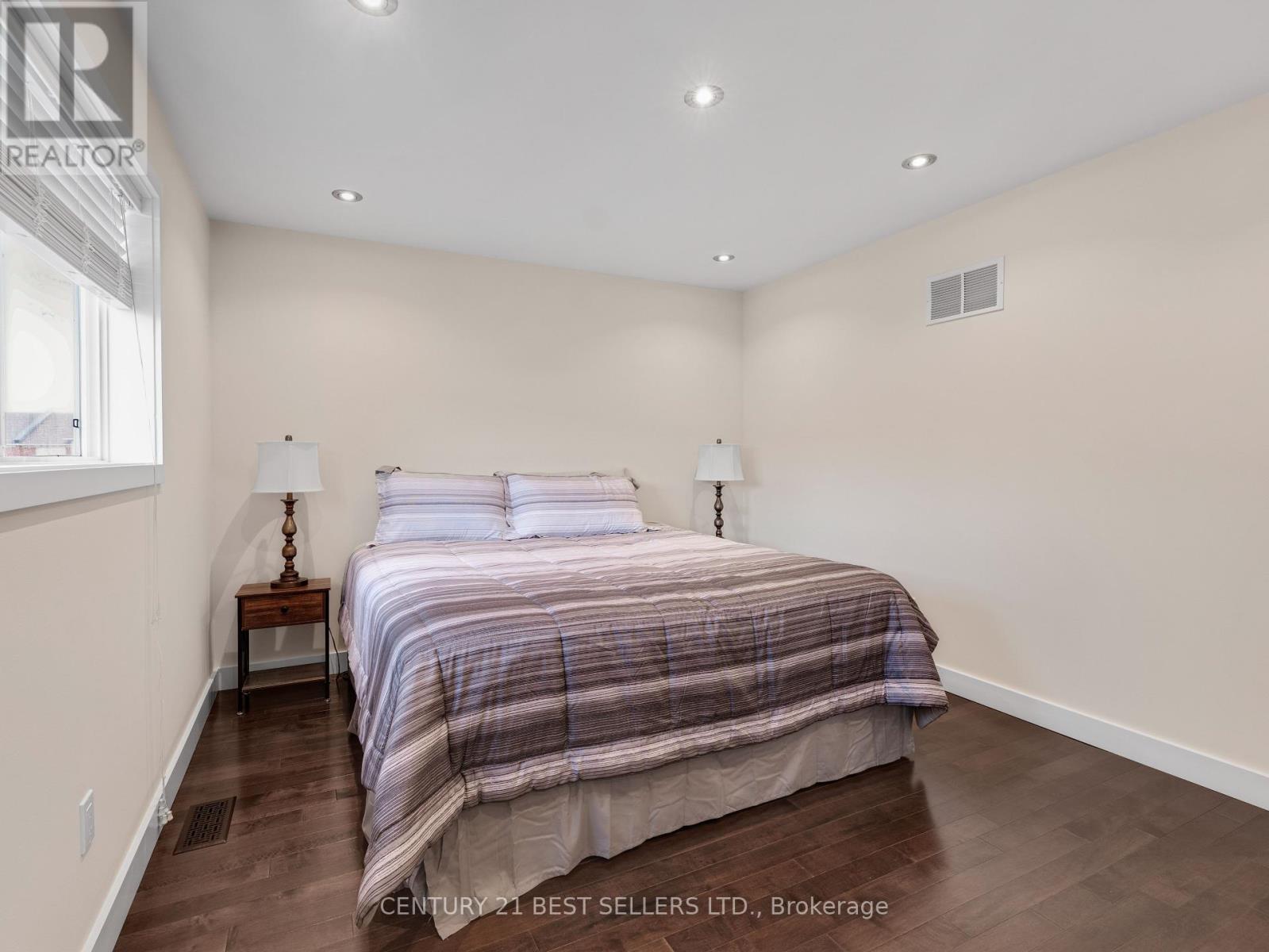 643 Porter Way, Milton (Be Beaty), Ontario  L9T 5W2 - Photo 24 - W12406801