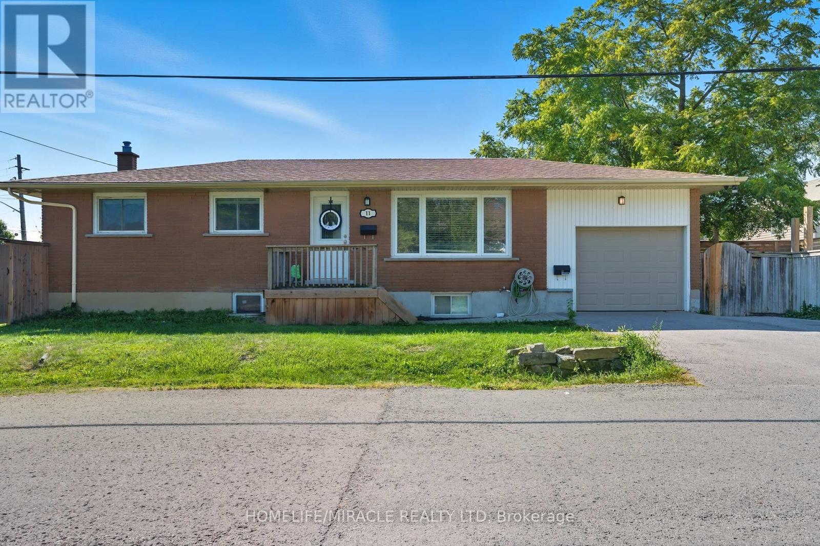 11 Rockwood Avenue, St. Catharines (Secord Woods), Ontario  L2P 1E3 - Photo 1 - X12401878