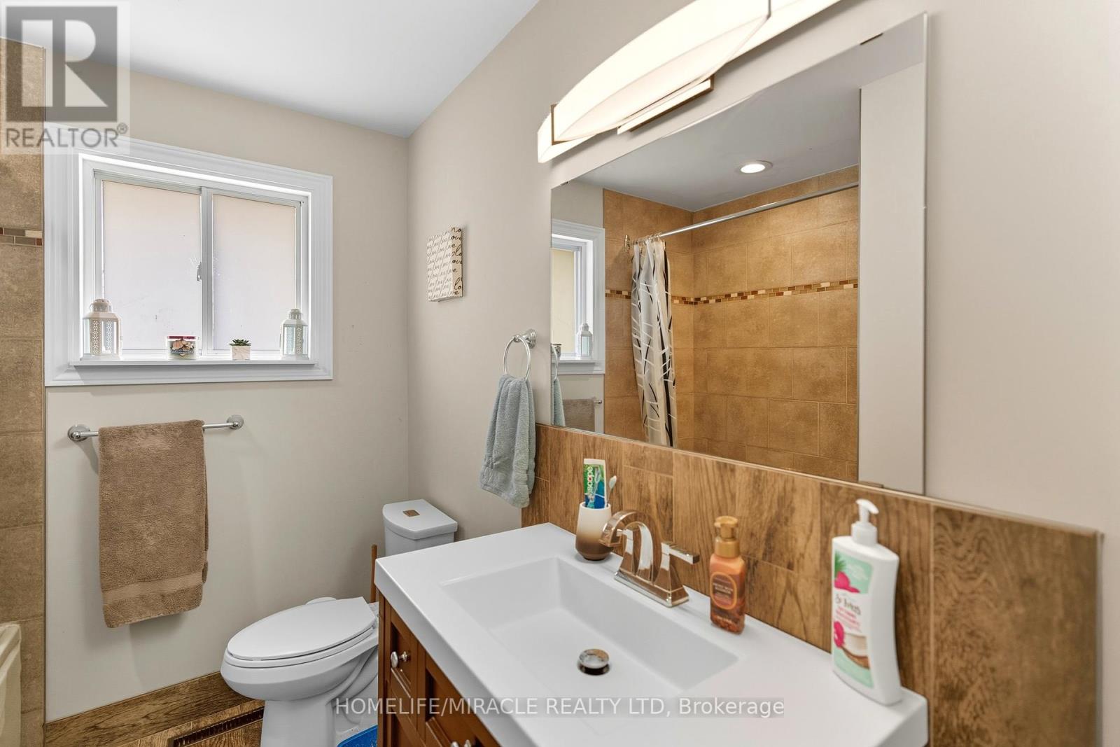 11 Rockwood Avenue, St. Catharines (Secord Woods), Ontario  L2P 1E3 - Photo 11 - X12401878