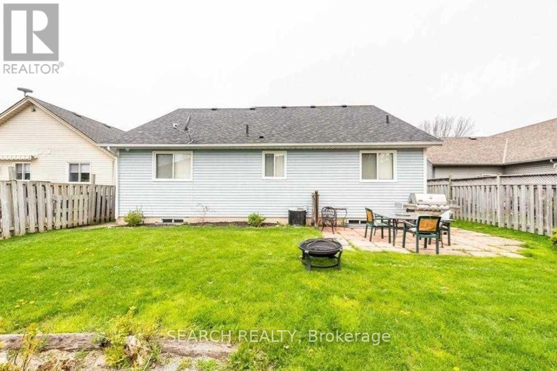 1211 Tamarac Street, Haldimand, Ontario  N1A 3G6 - Photo 9 - X12405140