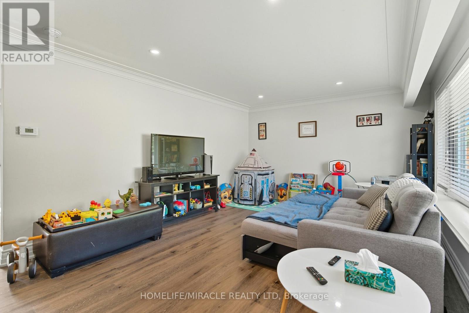 11 Rockwood Avenue, St. Catharines (Secord Woods), Ontario  L2P 1E3 - Photo 6 - X12401878