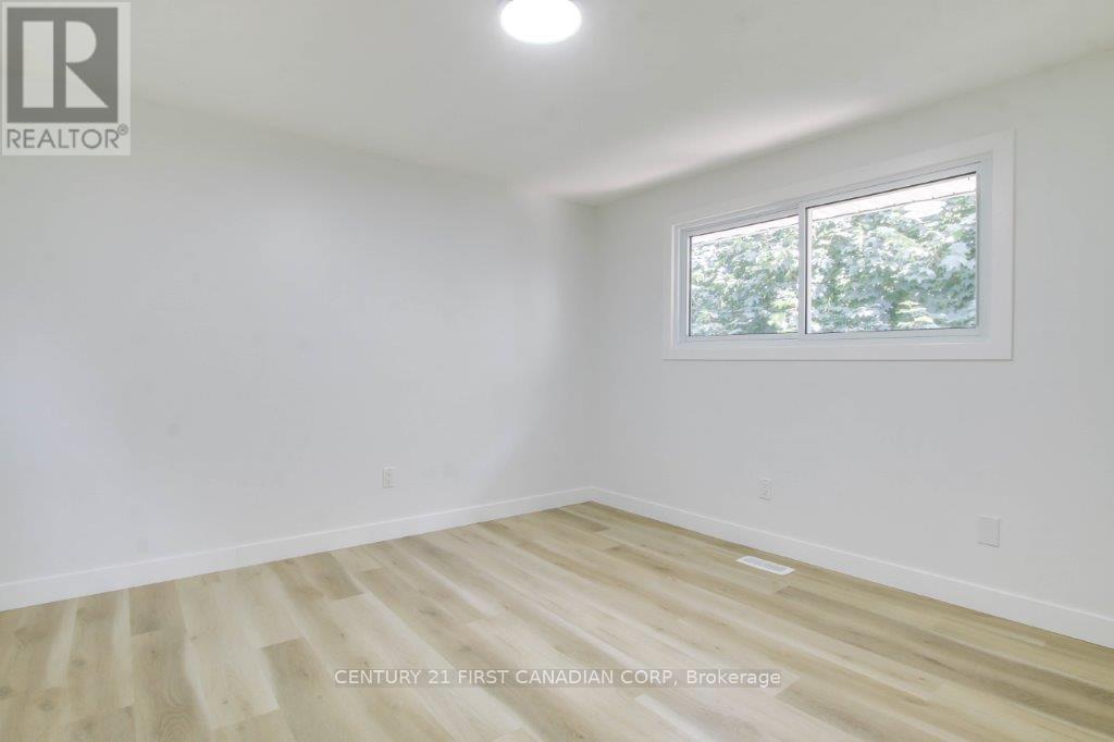 59 Augusta Crescent, London South, Ontario  N6E 2C9 - Photo 12 - X12407104