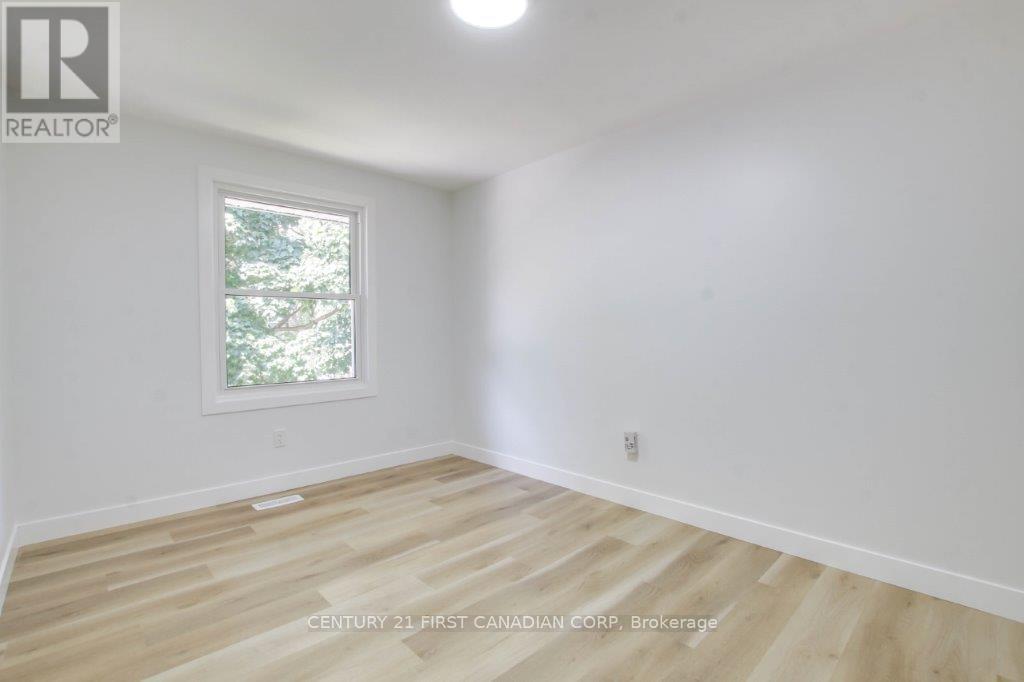 59 Augusta Crescent, London South, Ontario  N6E 2C9 - Photo 14 - X12407104