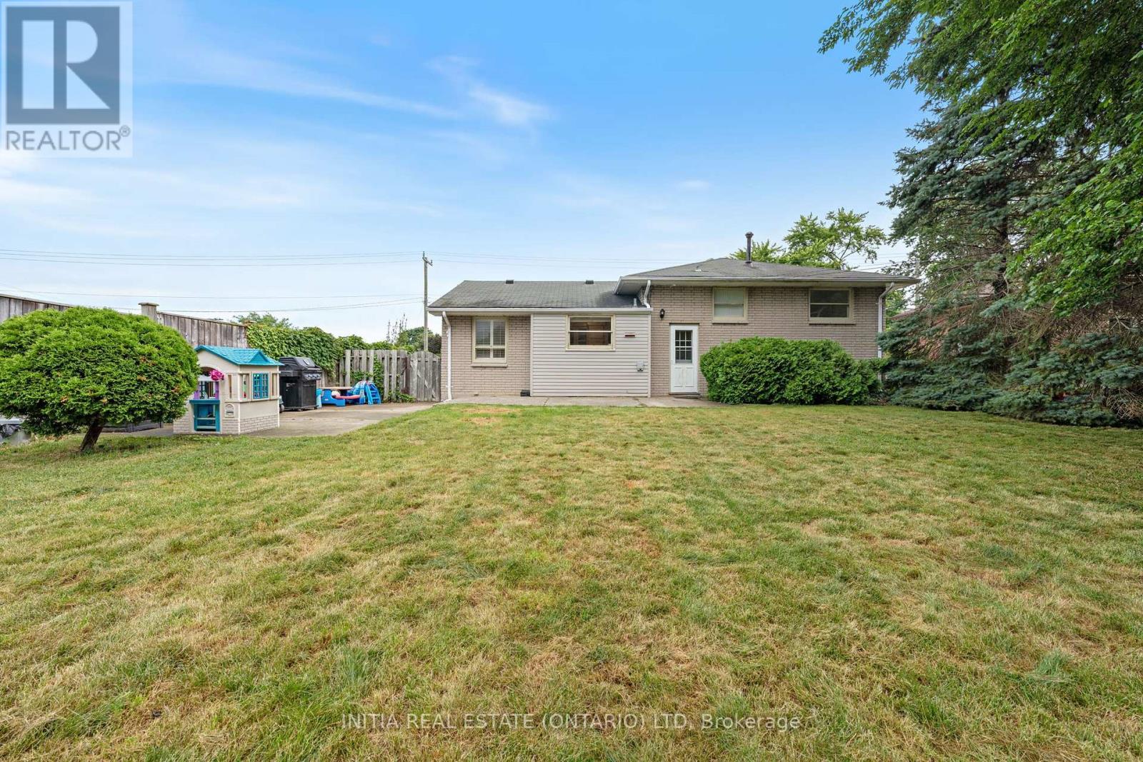 711 Cathcart Boulevard, Sarnia, Ontario  N7V 2N6 - Photo 26 - X12407106