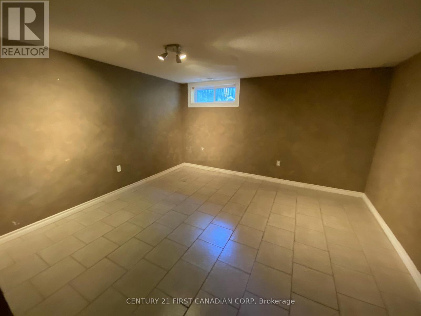 1401 Wonderland Road N, London North, Ontario  N6G 2C2 - Photo 10 - X12407143
