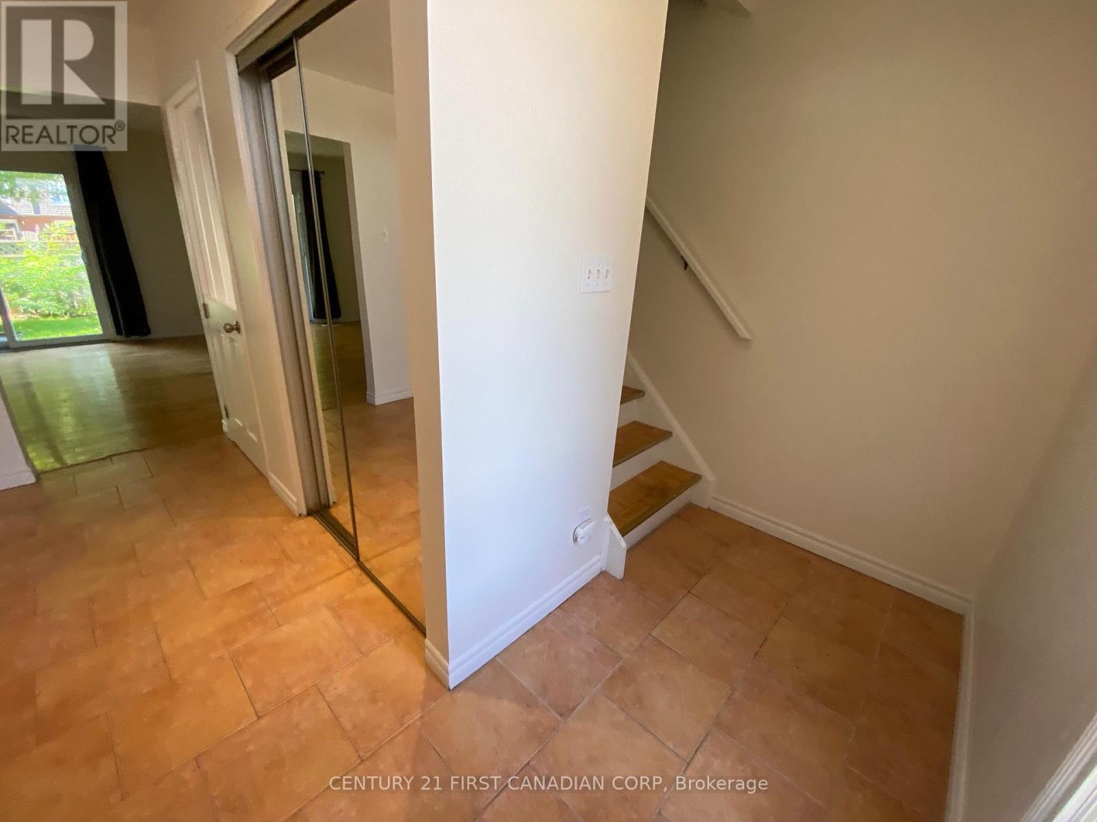 1401 Wonderland Road N, London North, Ontario  N6G 2C2 - Photo 12 - X12407143