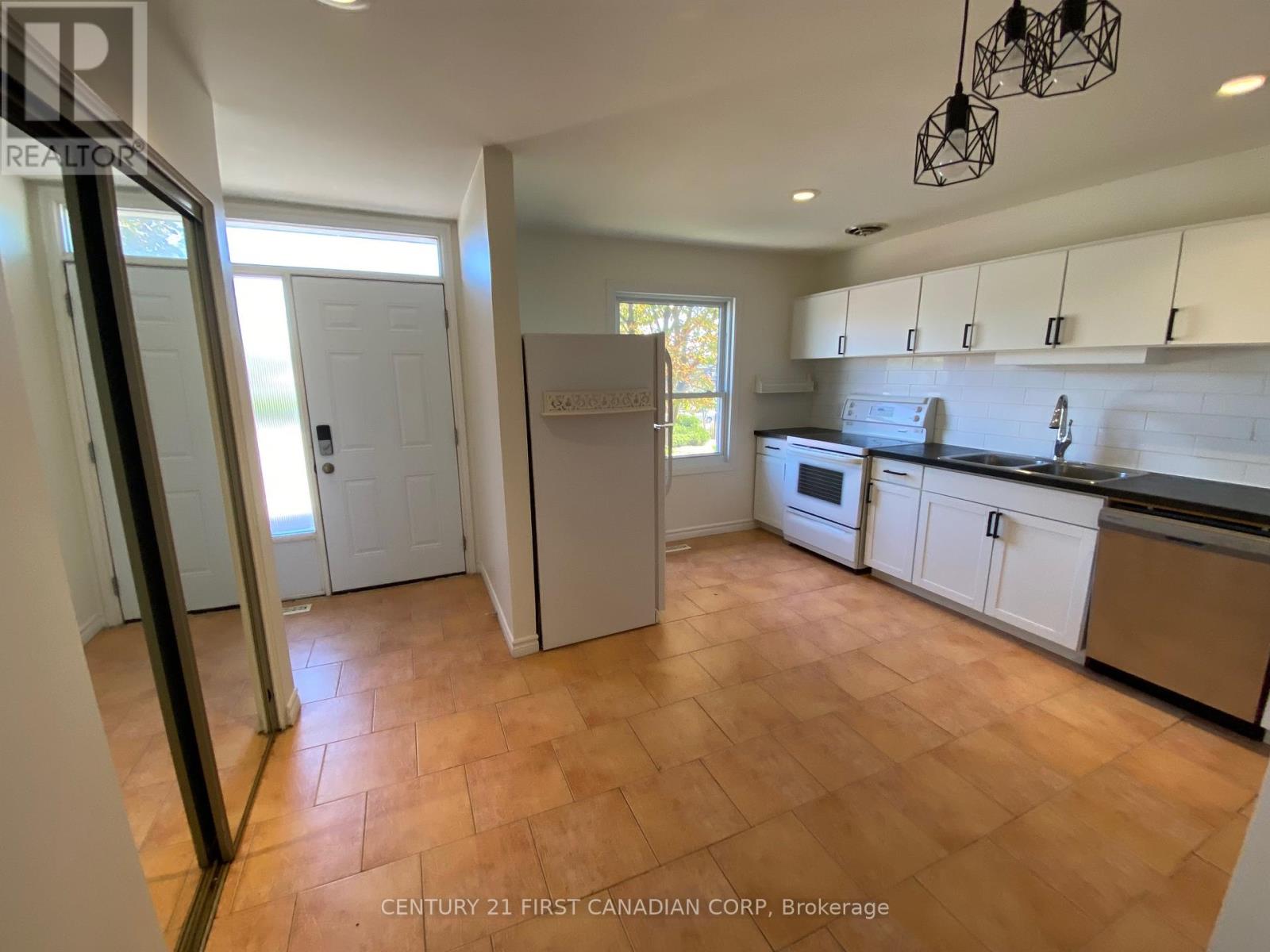 1401 Wonderland Road N, London North, Ontario  N6G 2C2 - Photo 13 - X12407143