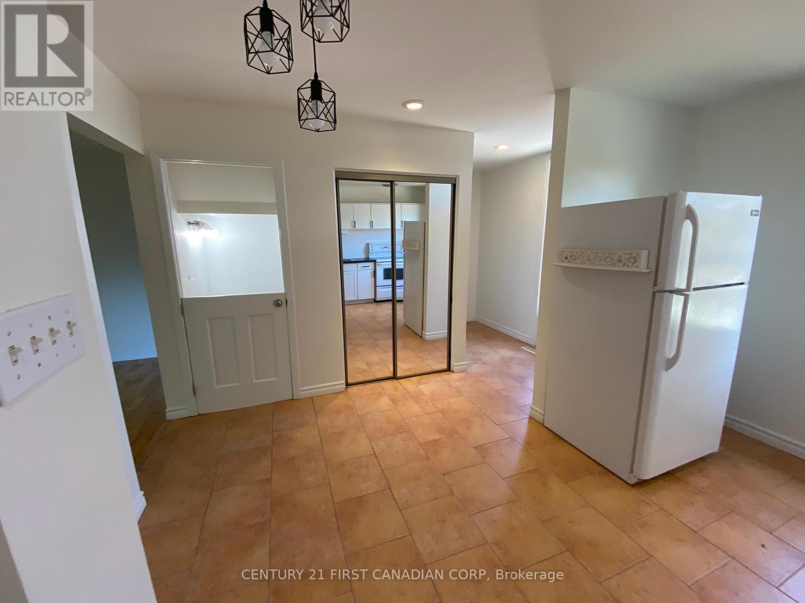 1401 Wonderland Road N, London North, Ontario  N6G 2C2 - Photo 16 - X12407143