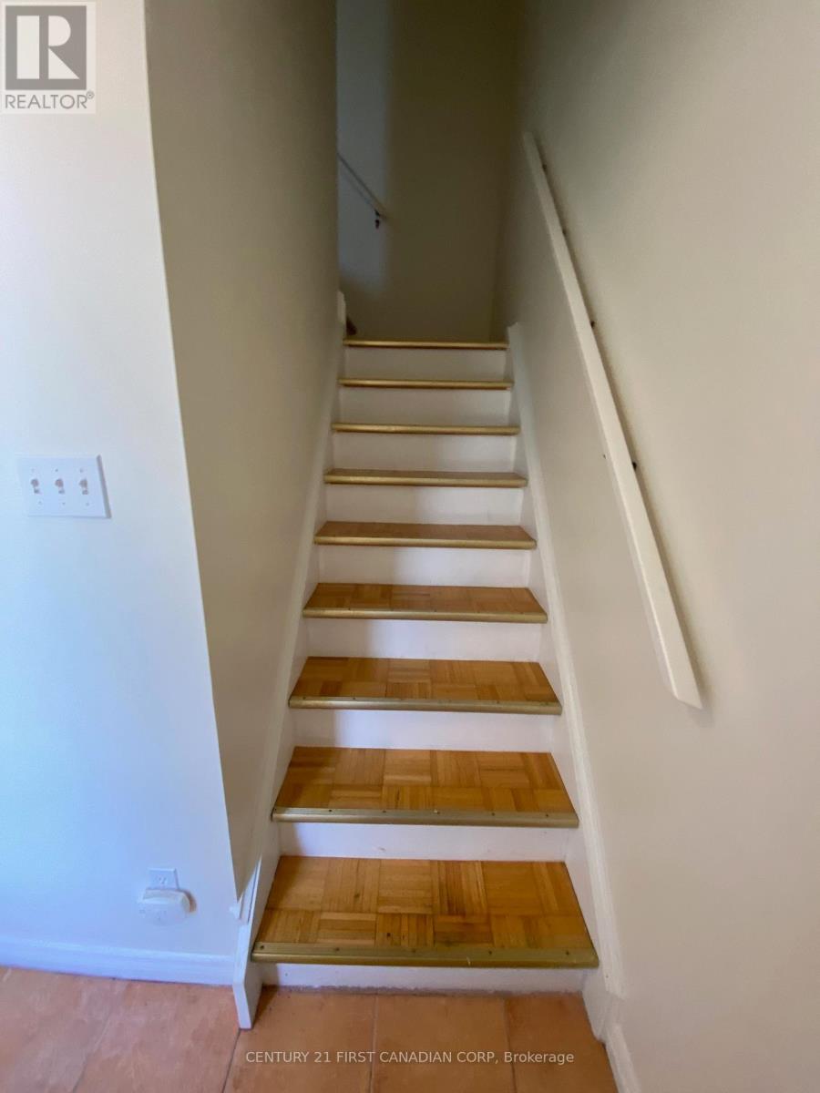1401 Wonderland Road N, London North, Ontario  N6G 2C2 - Photo 2 - X12407143