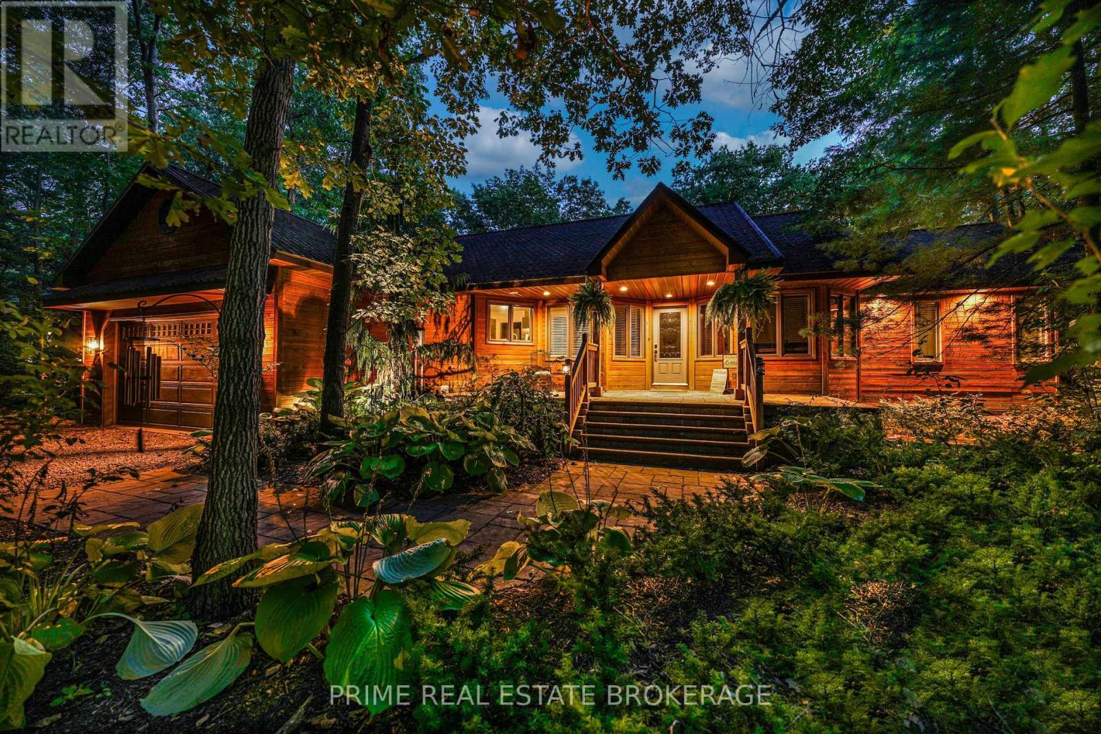 10219 Pinetree Drive, Lambton Shores, Ontario  N0M 1T0 - Photo 1 - X12407193