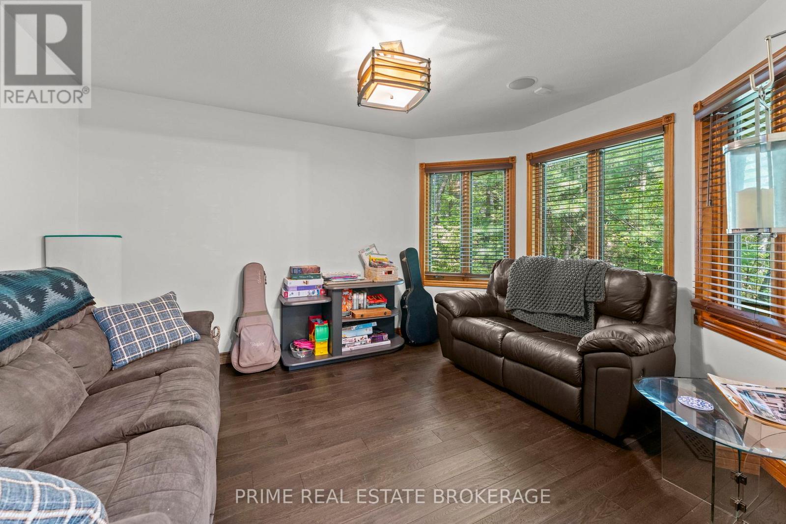 10219 Pinetree Drive, Lambton Shores, Ontario  N0M 1T0 - Photo 13 - X12407193