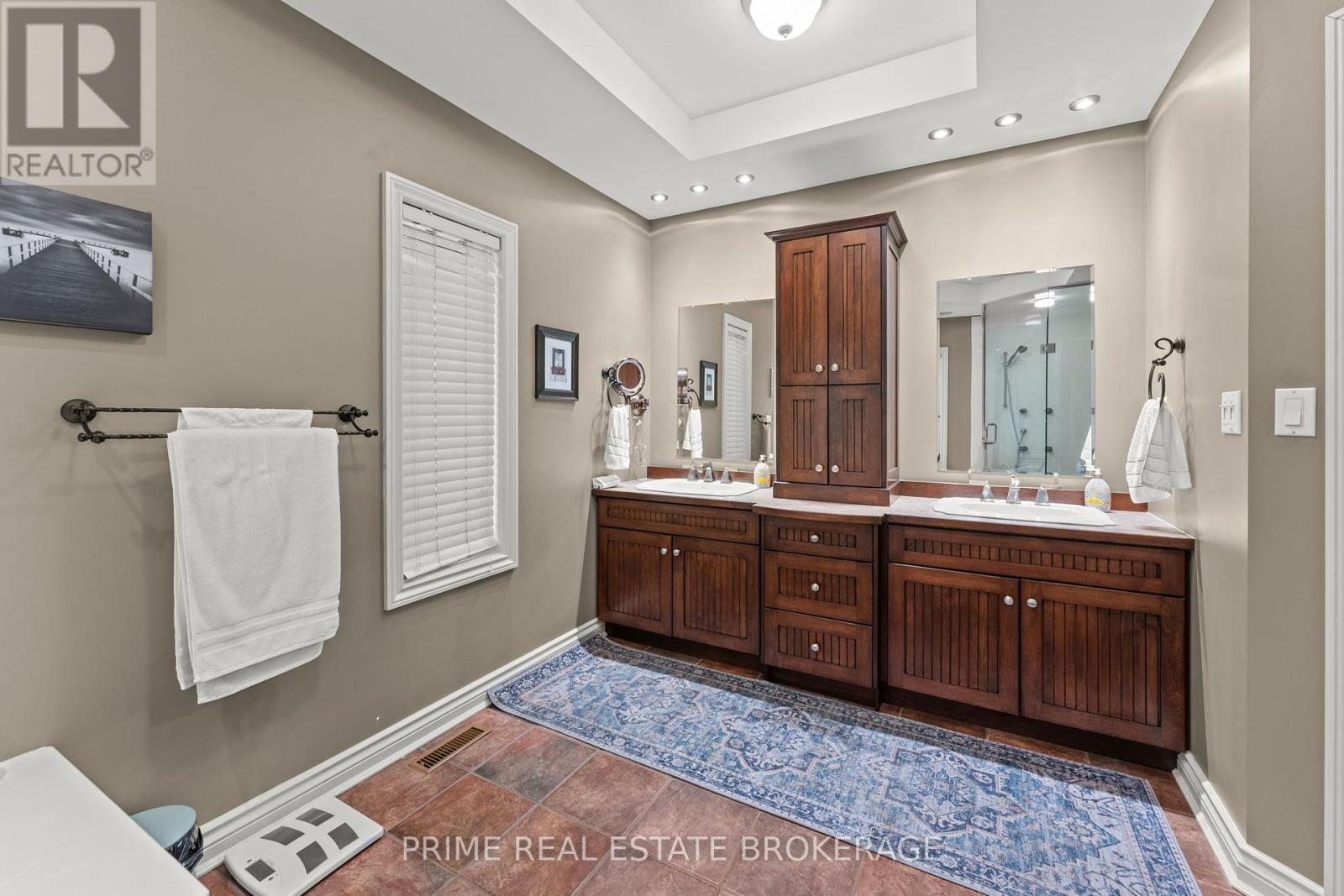 10219 Pinetree Drive, Lambton Shores, Ontario  N0M 1T0 - Photo 16 - X12407193