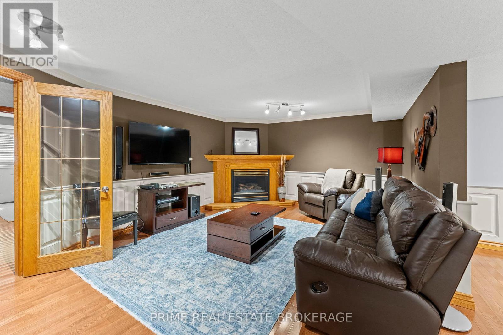 10219 Pinetree Drive, Lambton Shores, Ontario  N0M 1T0 - Photo 19 - X12407193