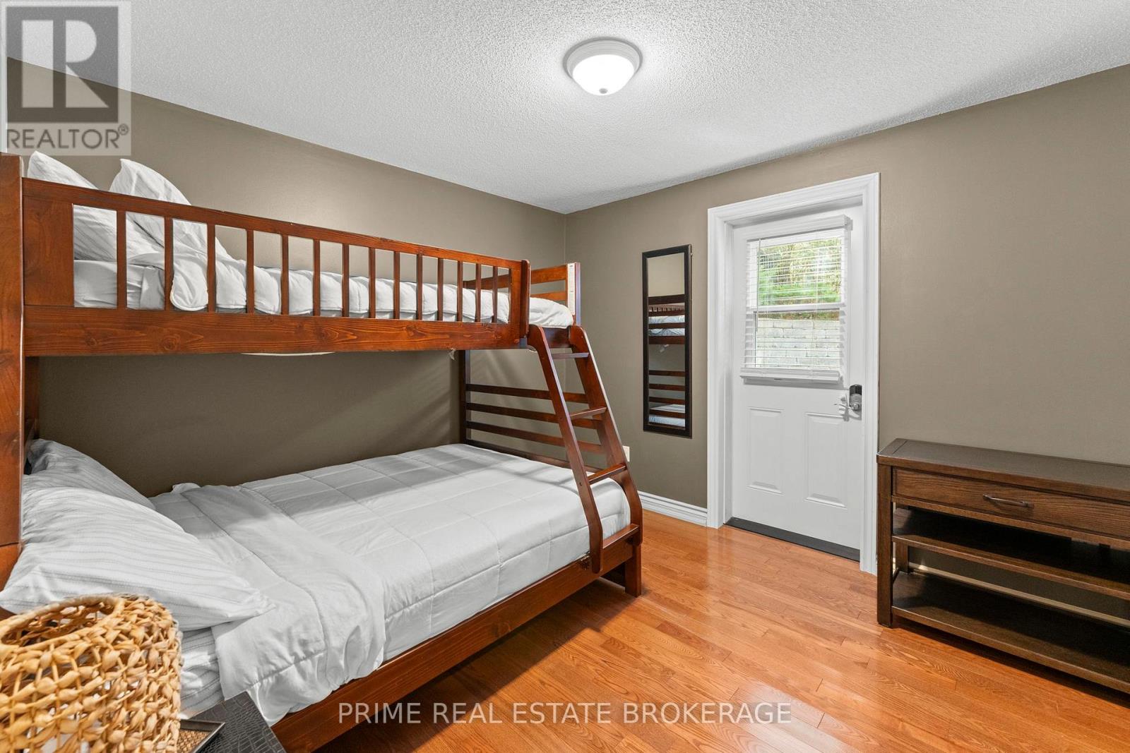 10219 Pinetree Drive, Lambton Shores, Ontario  N0M 1T0 - Photo 23 - X12407193