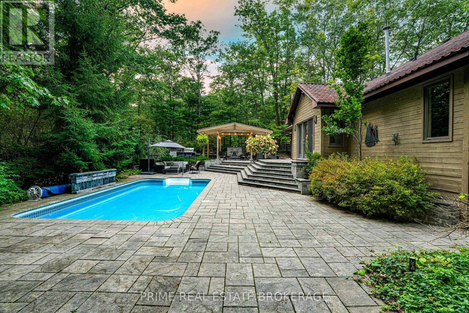 10219 Pinetree Drive, Lambton Shores, Ontario  N0M 1T0 - Photo 29 - X12407193