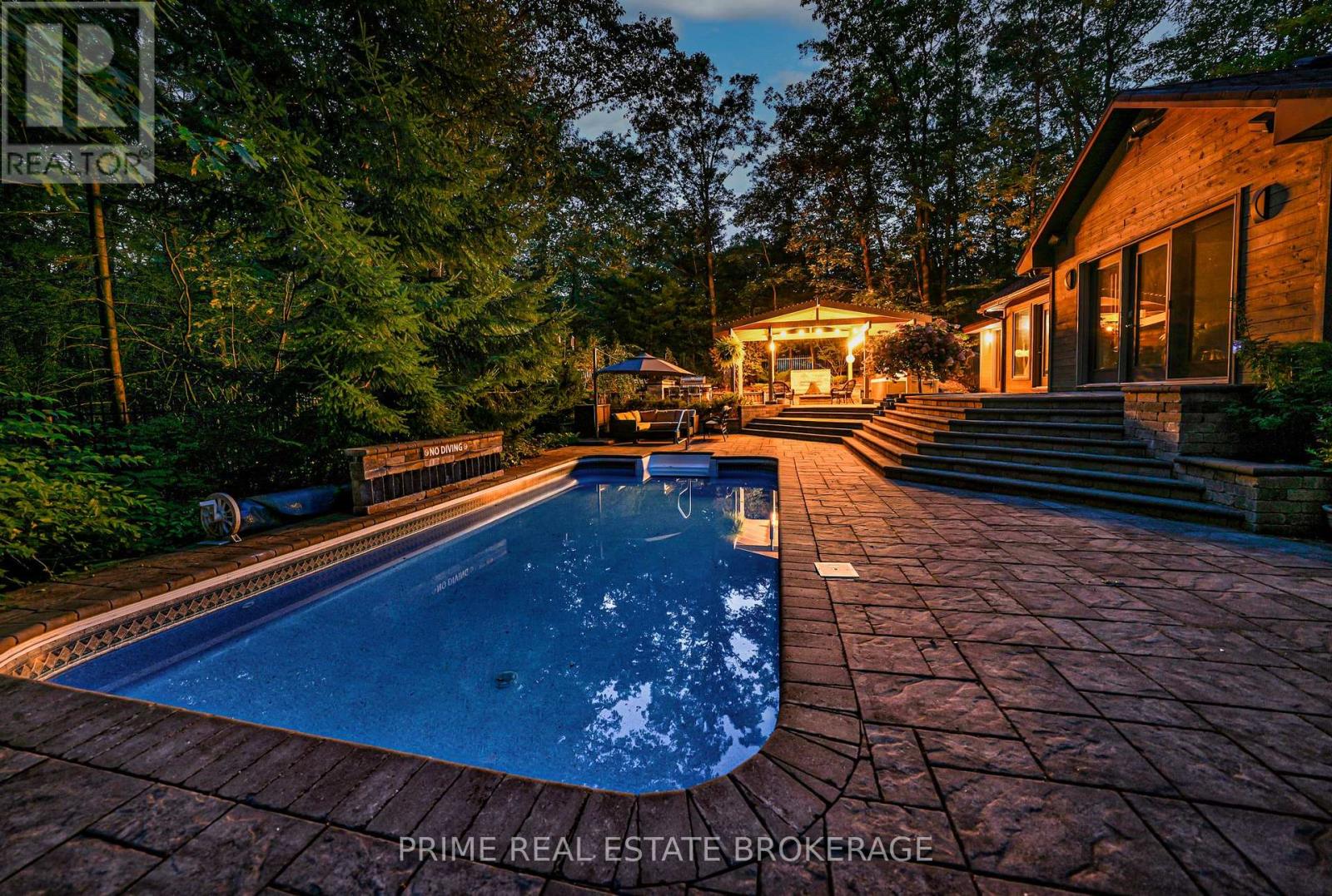 10219 Pinetree Drive, Lambton Shores, Ontario  N0M 1T0 - Photo 3 - X12407193
