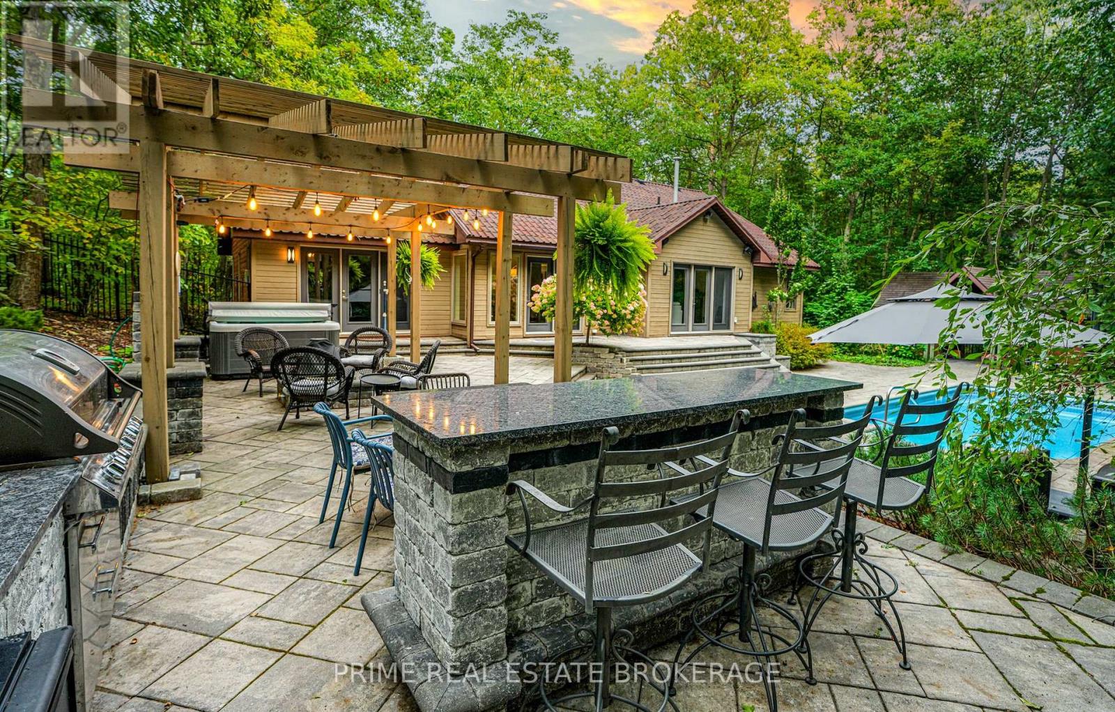 10219 Pinetree Drive, Lambton Shores, Ontario  N0M 1T0 - Photo 31 - X12407193