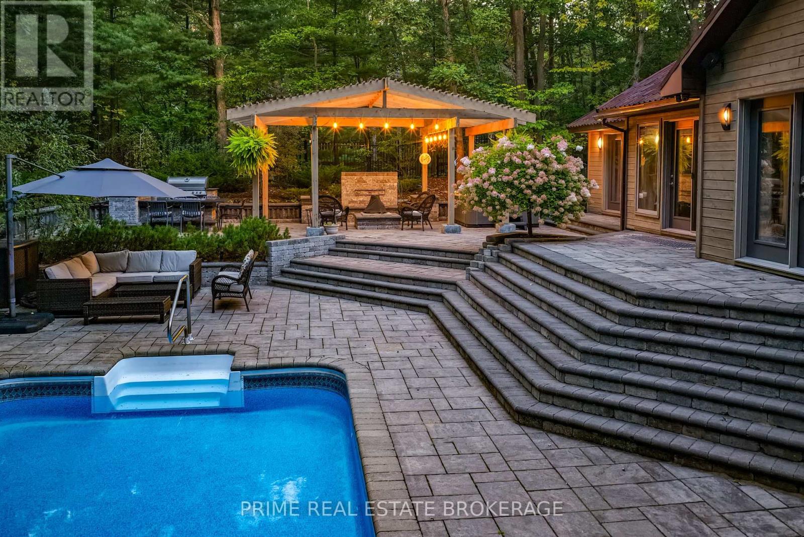 10219 Pinetree Drive, Lambton Shores, Ontario  N0M 1T0 - Photo 34 - X12407193
